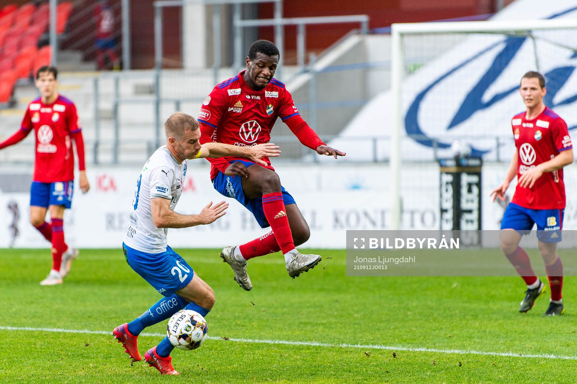 Värnamos Freddy Winsth     Östers Manasse Kusu