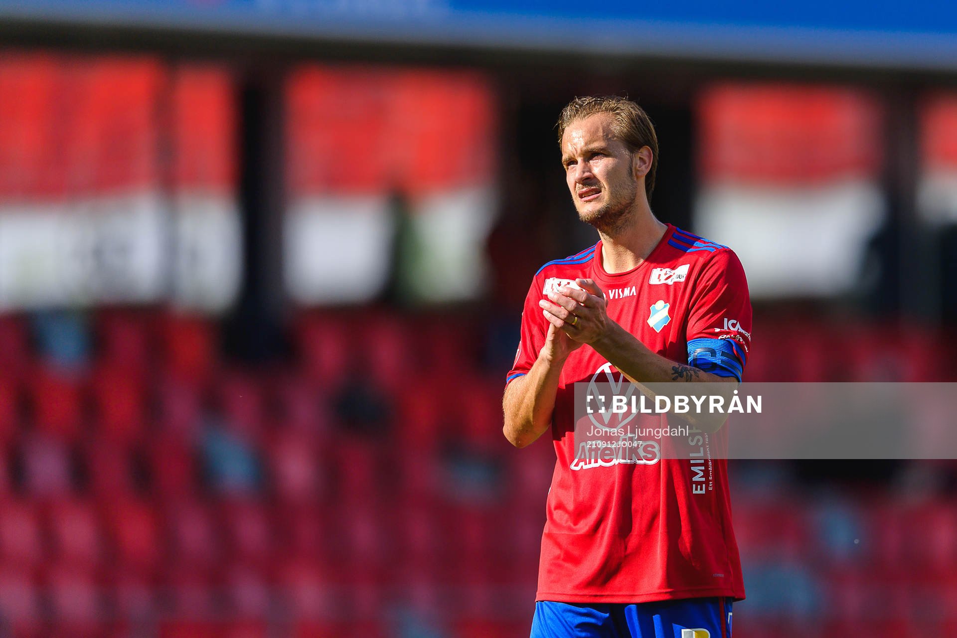 Östers Månz Berg jublar efter fotbollsmatchen i Superettan mellan Öster och Värnamo den 12 september 2021 i Växjö. 