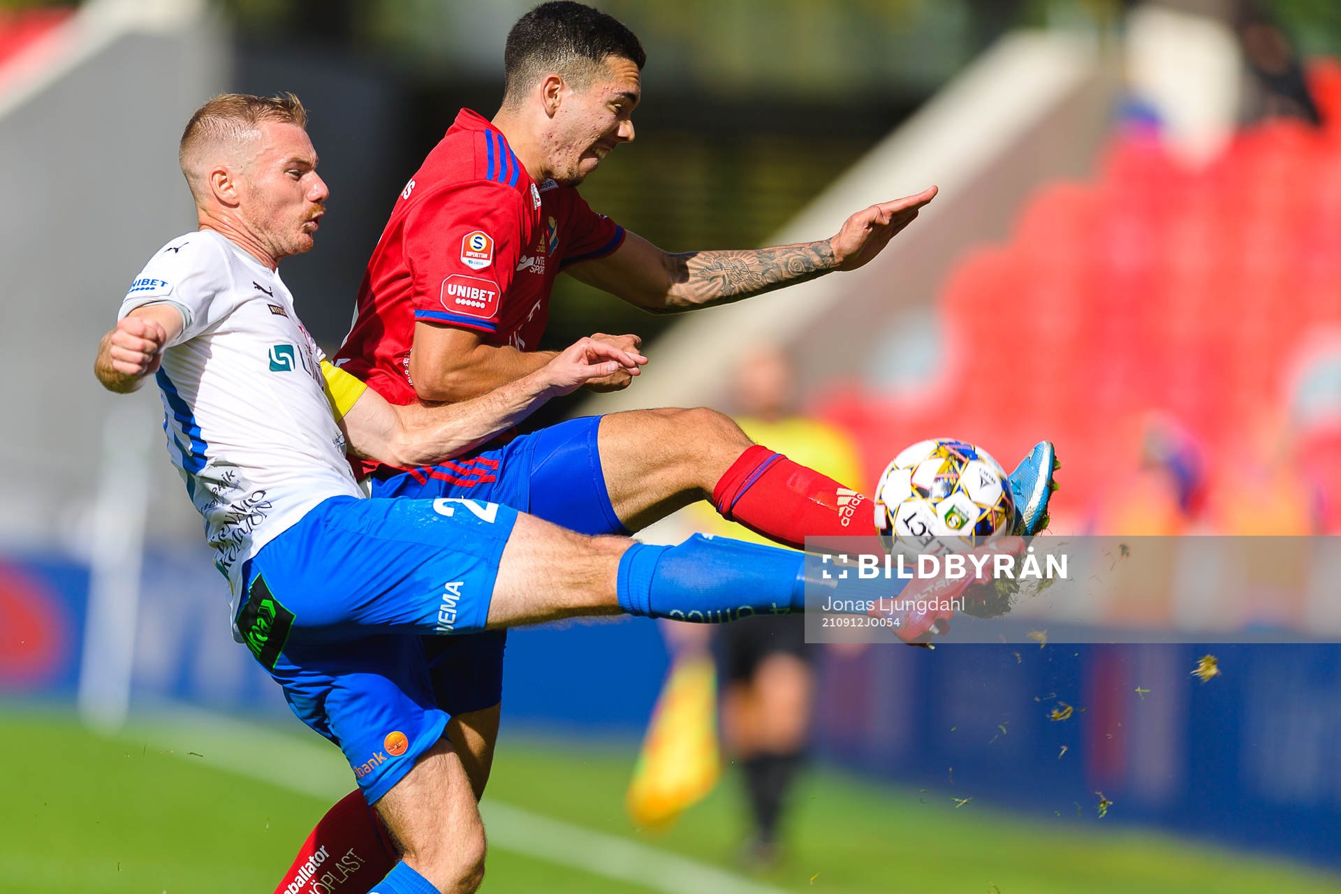 Värnamos Freddy Winsth och Östers Lucas Lima