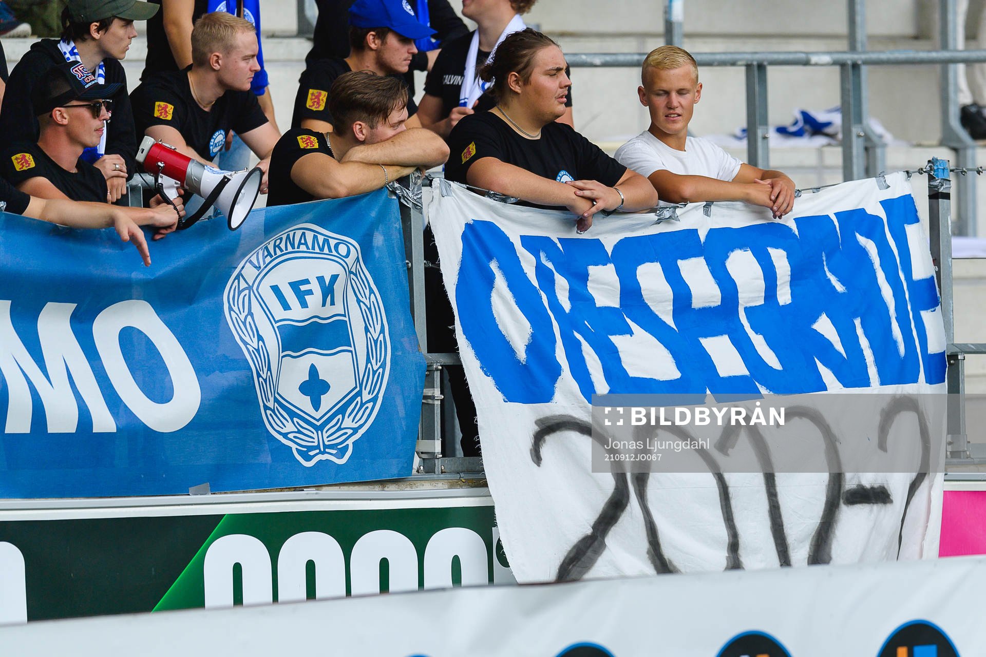 Värnamos supportrar med banderoll