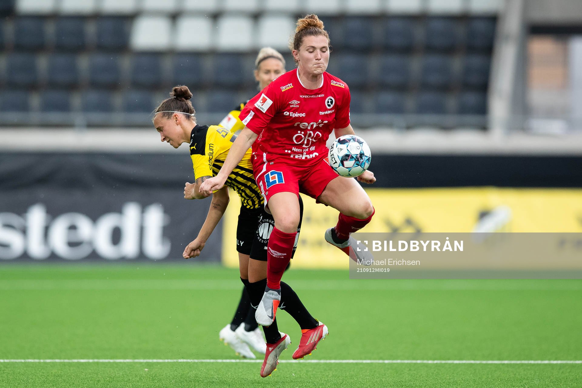 Häckens Julia Zigiotti Olme och Örebros Jessie Scarpa