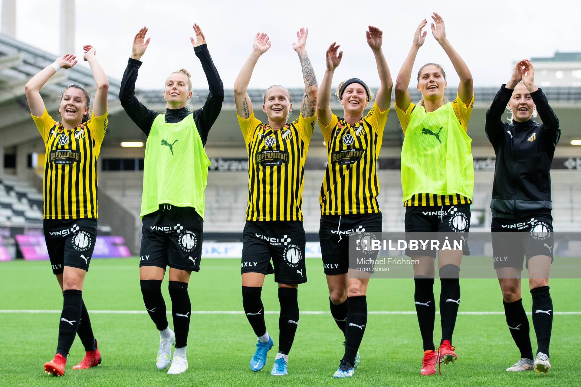 Häckens spelare jublar