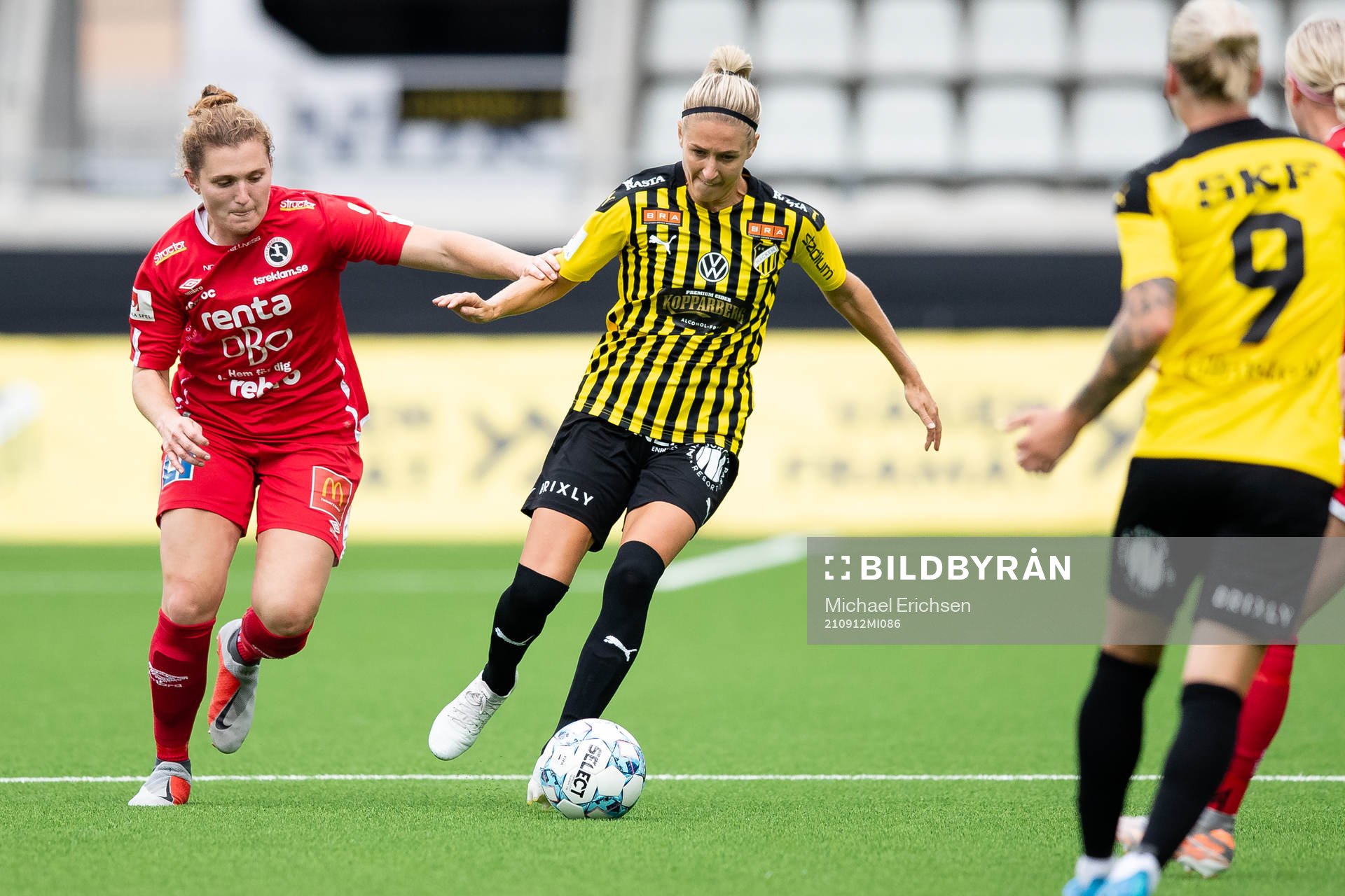 Örebros Jessie Scarpa och Häckens Emma Kullberg