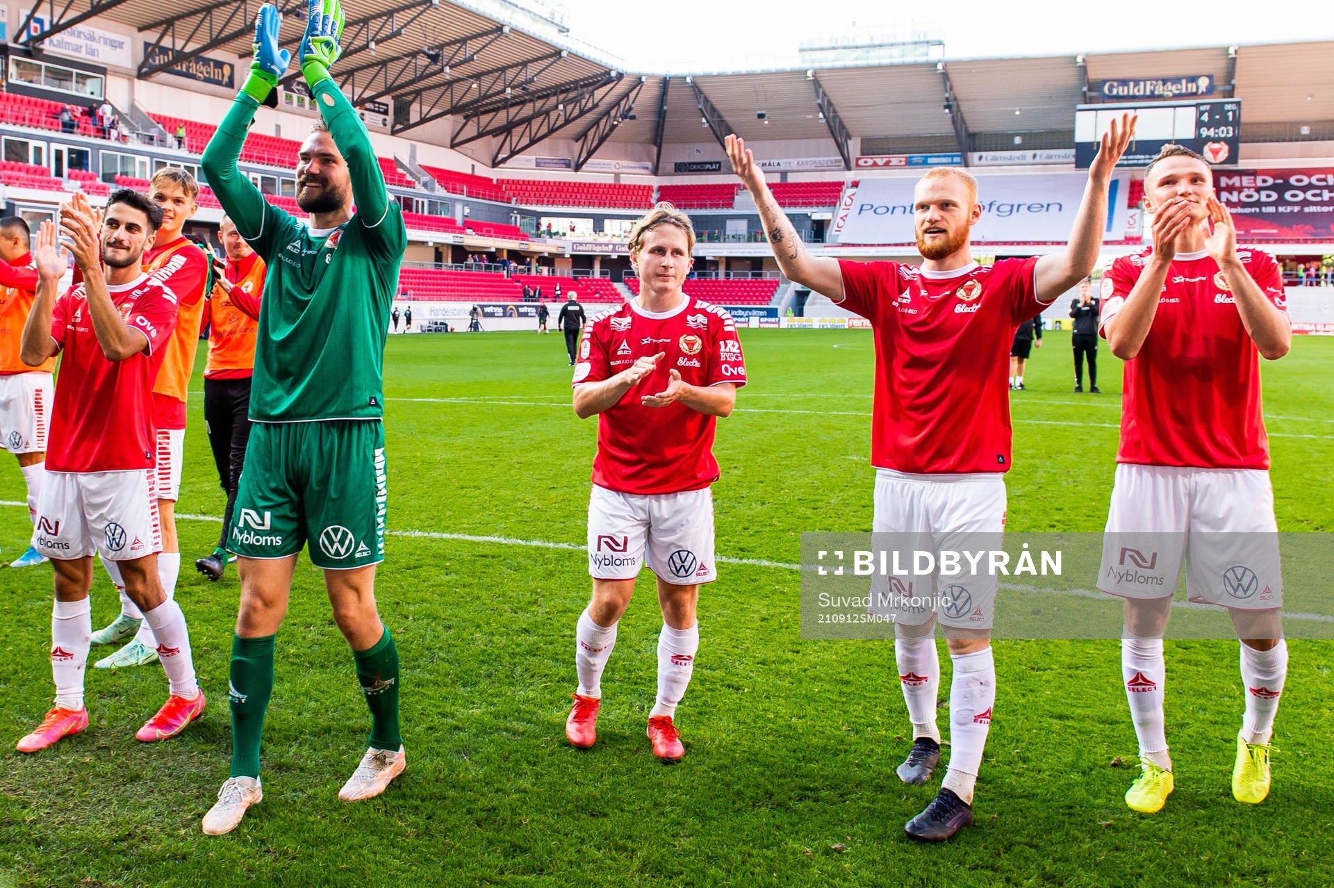Kalmars spelare jublar efter fotbollsmatchen i Allsvenskan mellan Kalmar och Degerfors den 12 september 2021 i Kalmar. 