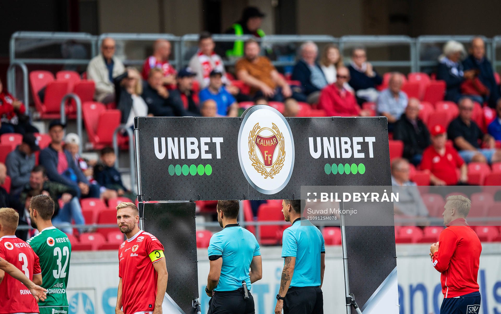 En skylt med Unibets logotyp