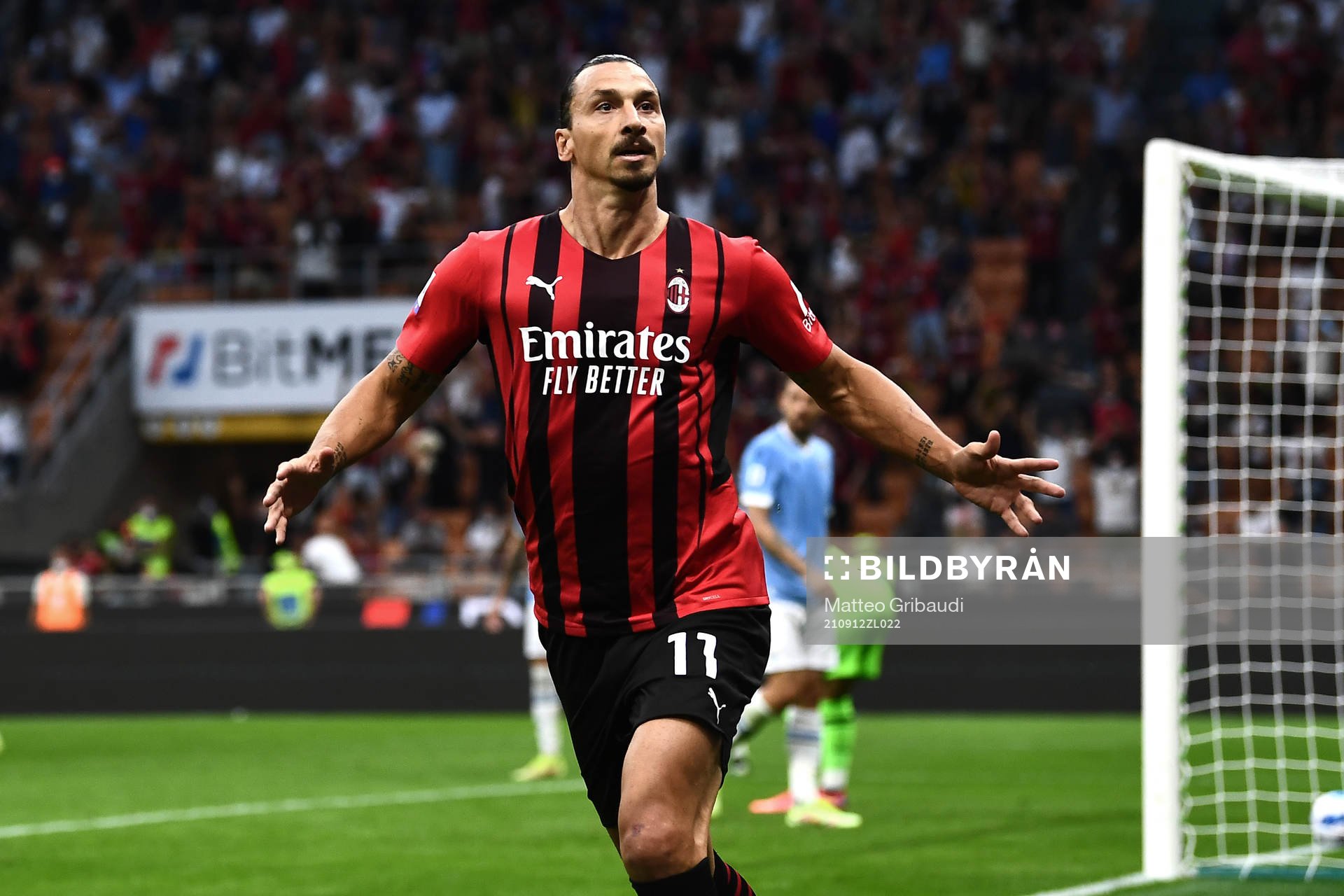 Zlatan Ibrahimovic of Milan celebrates scoring 2-0