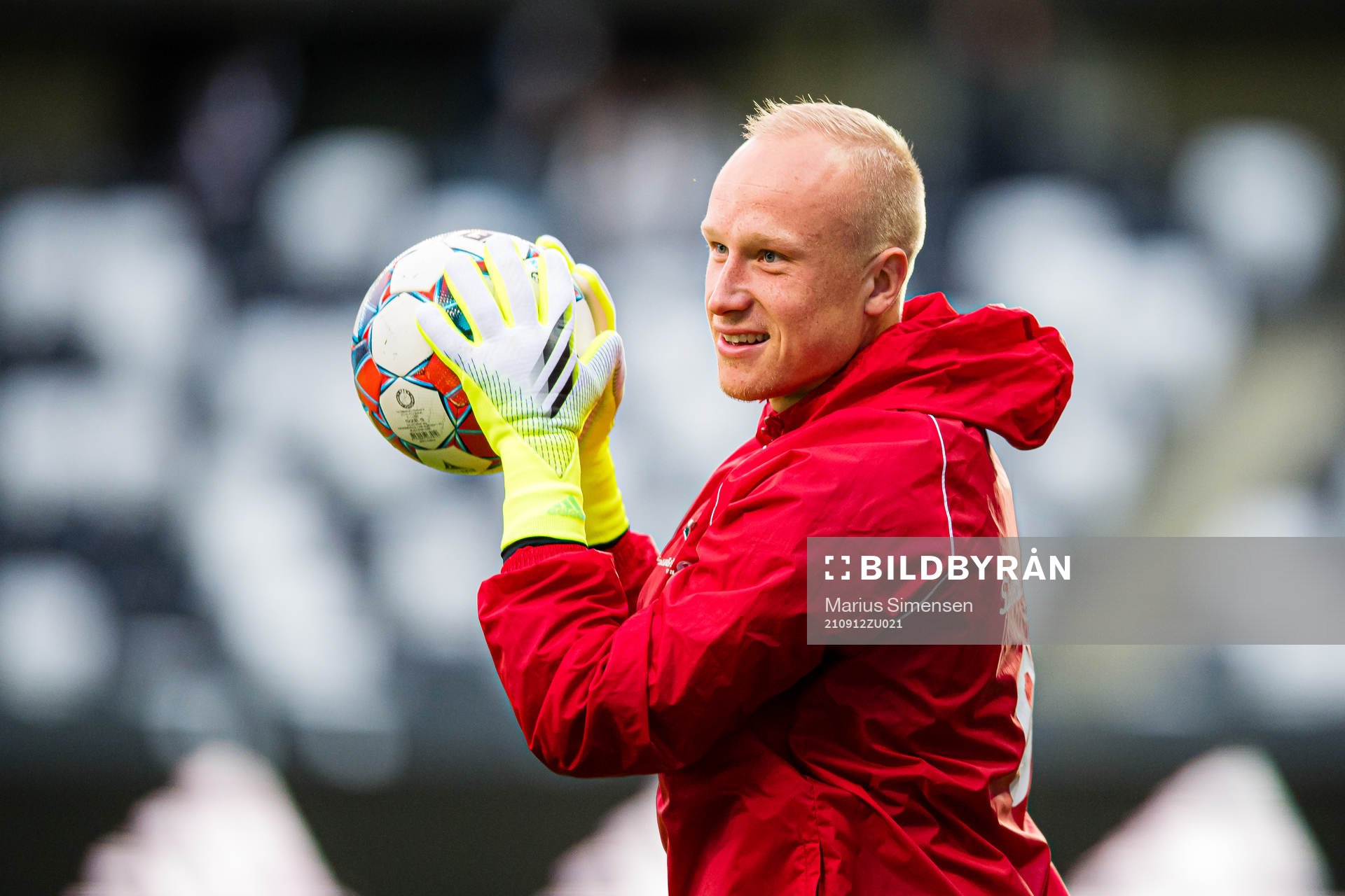 Julian Faye Lund of Rosenborg warms up