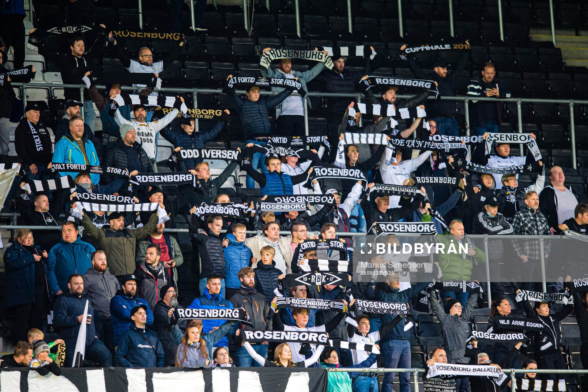 Spectators in the stands ahead of the Eliteserien match between Rosenborg and Tromsø on September 12, 2021 in Trondheim.