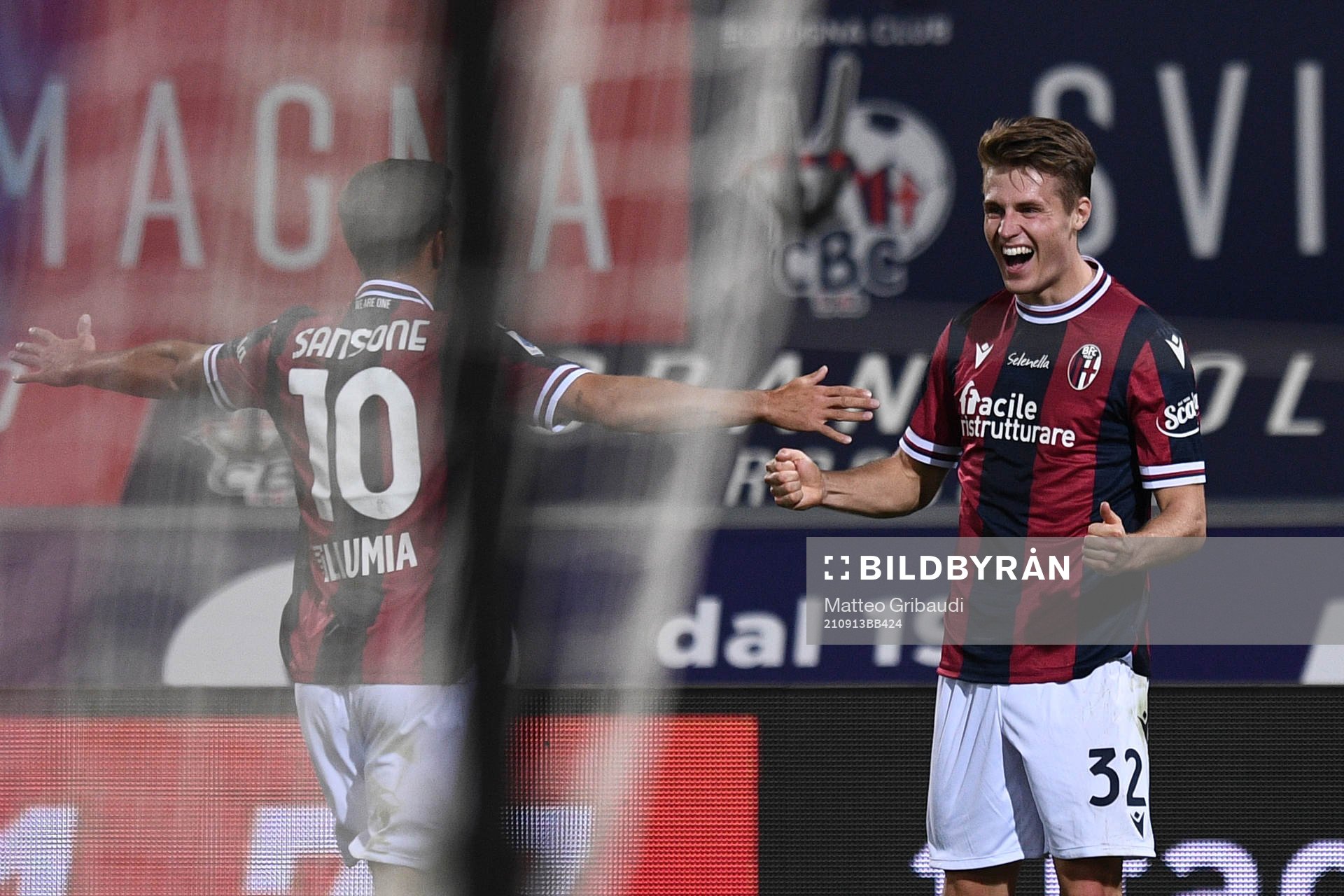 Mattias Svanberg of Bologna celebrates
