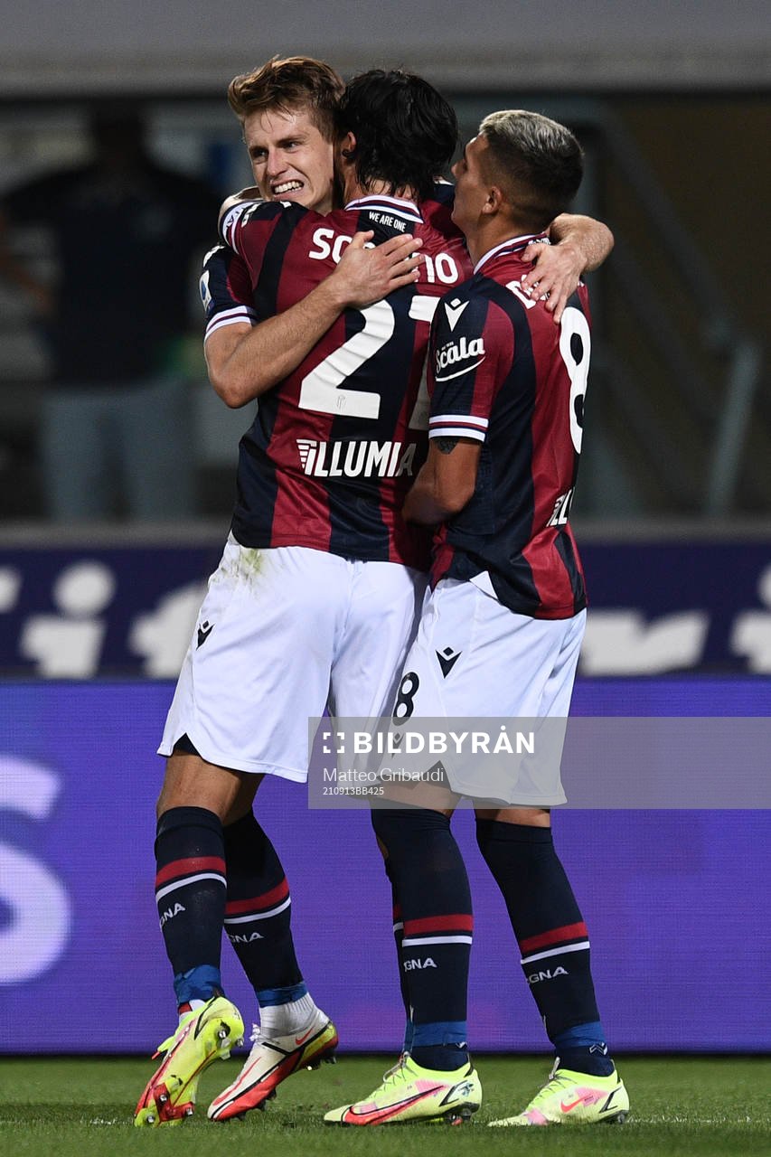 Mattias Svanberg of Bologna celebrates