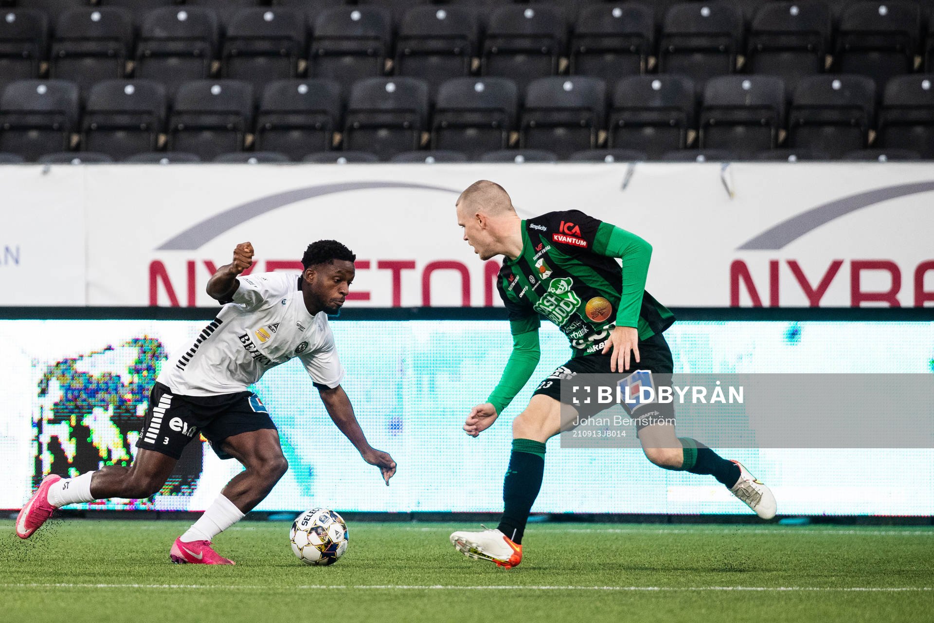 Örebros Kevin Wright och Varbergs Anton Liljenbäck