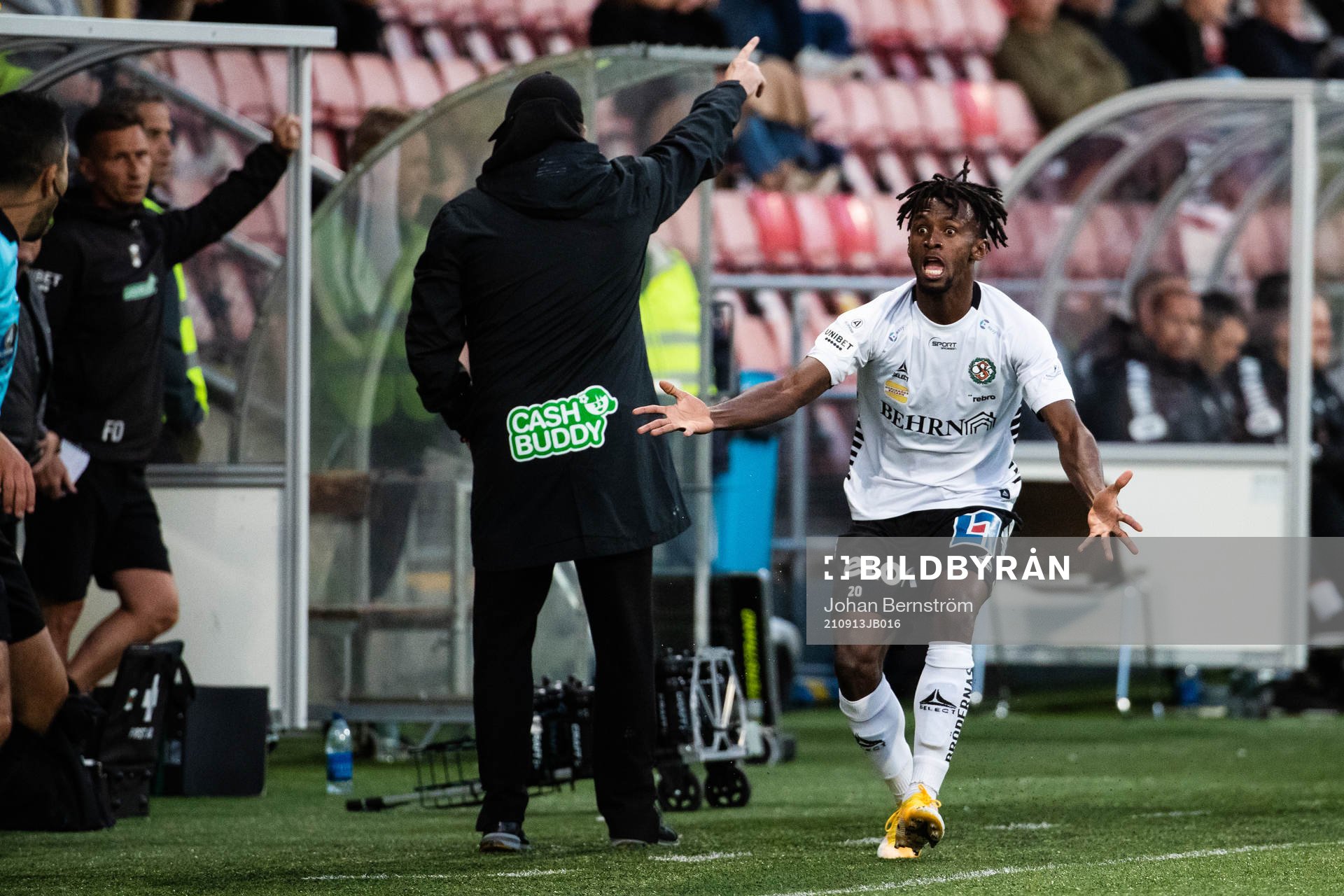 Örebros Rickard Emeka Friday reagerar
