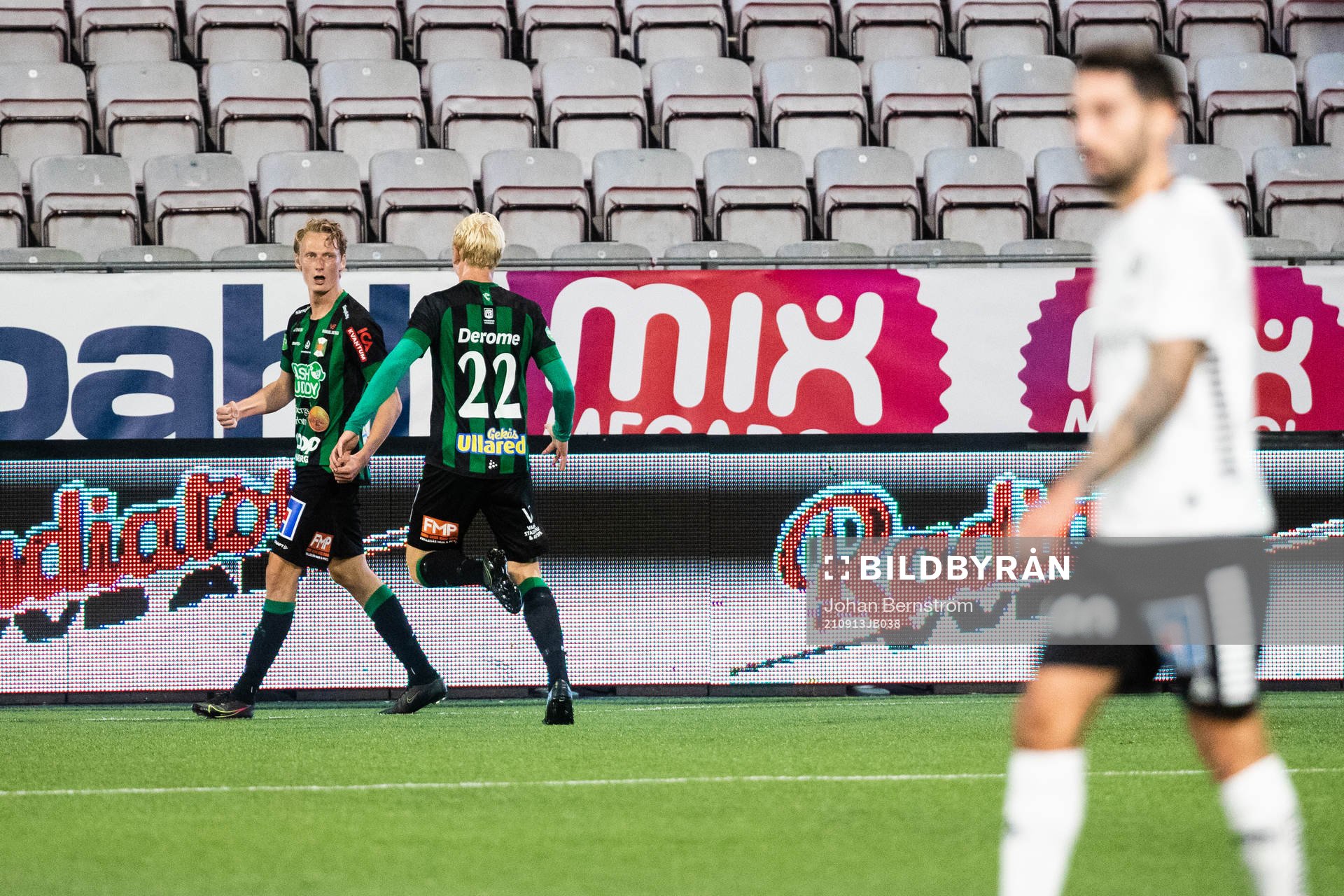 Varbergs Joakim Lindner  jublar