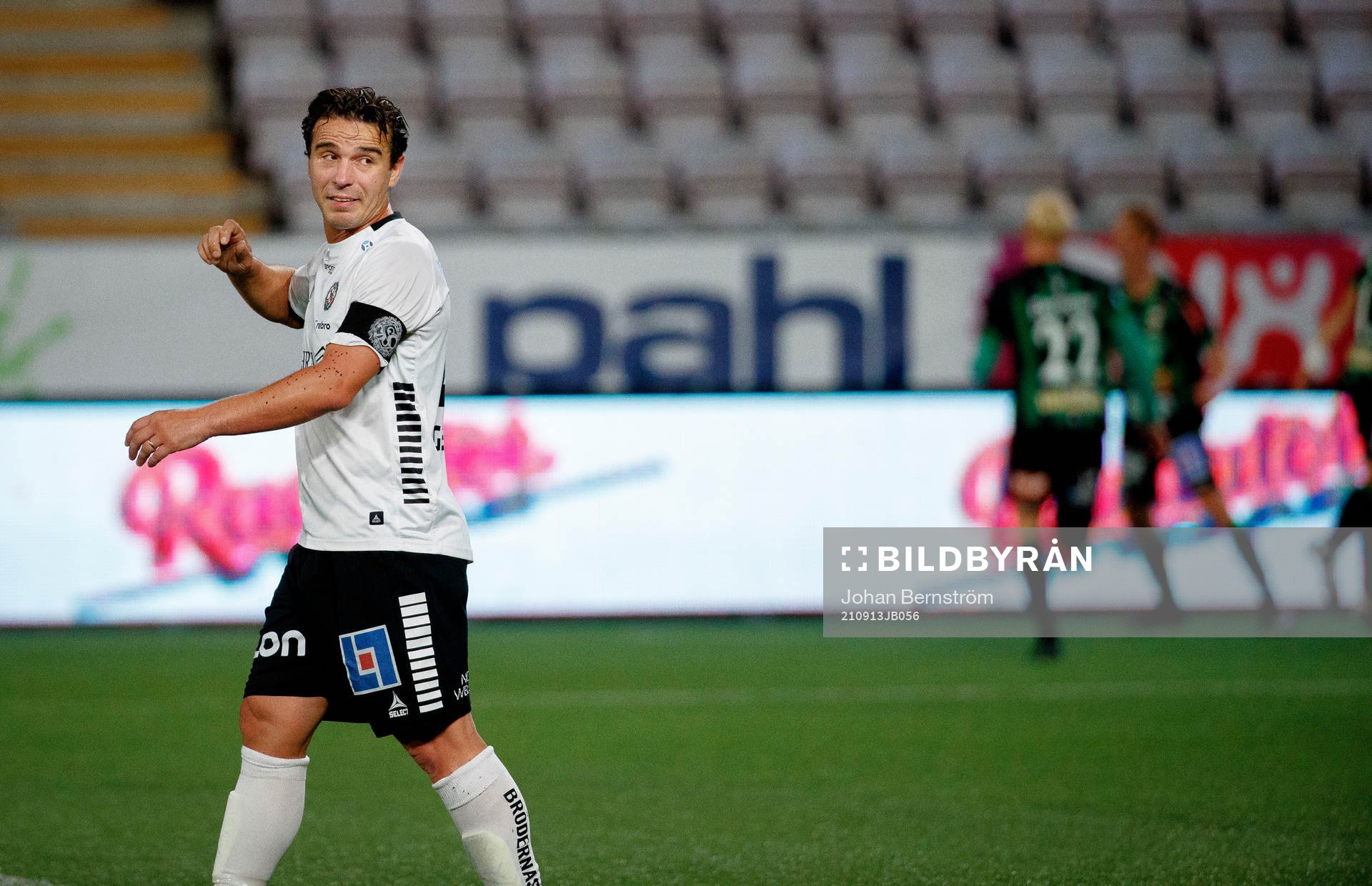 Örebros Nordin Gerzic deppar vid 0-3 målet