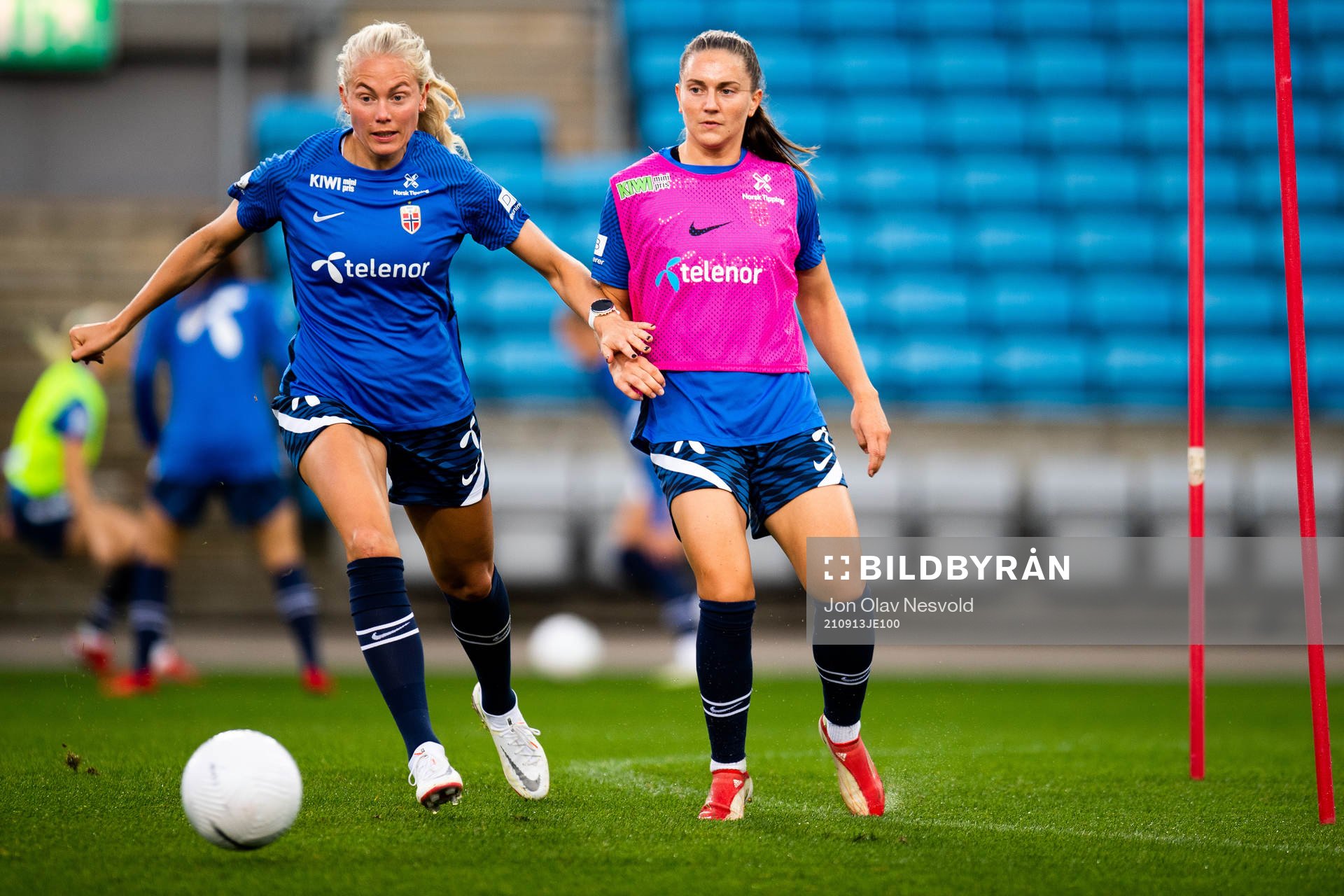 Guro Bergsvand and Vilde Bøe Risa of the Norwegian women's