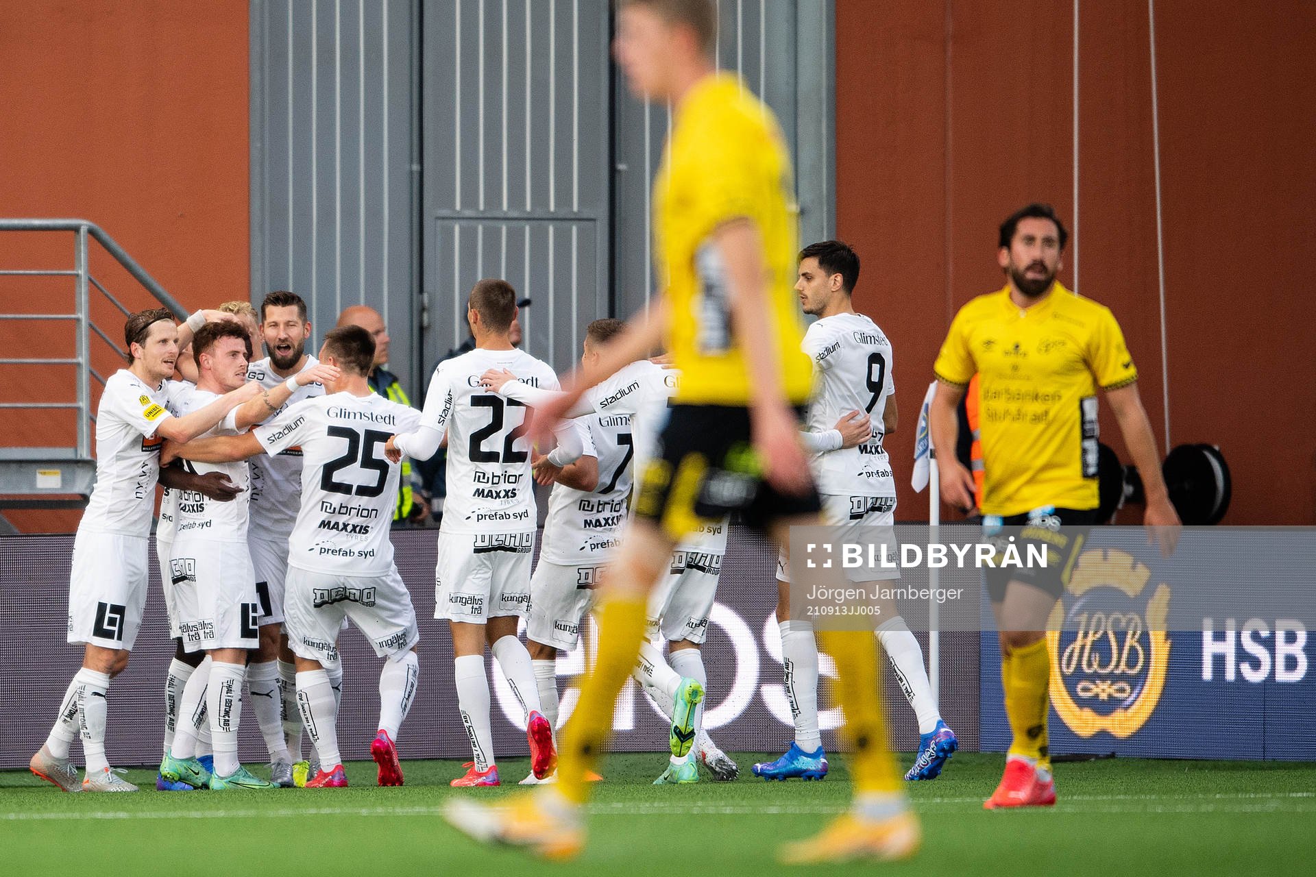 Häckens spelare jublar