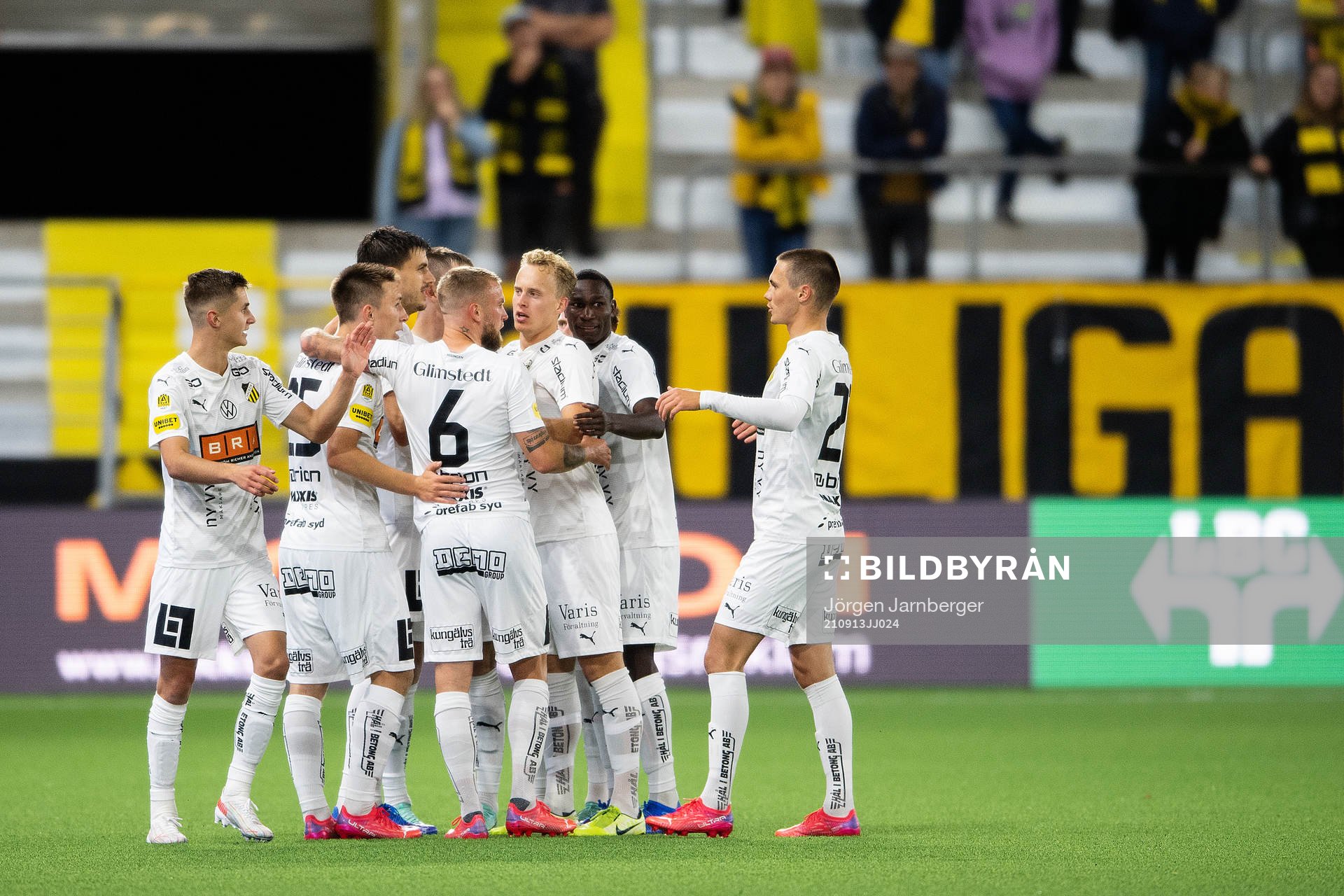 Häckens Alexander Jeremejeff jublar