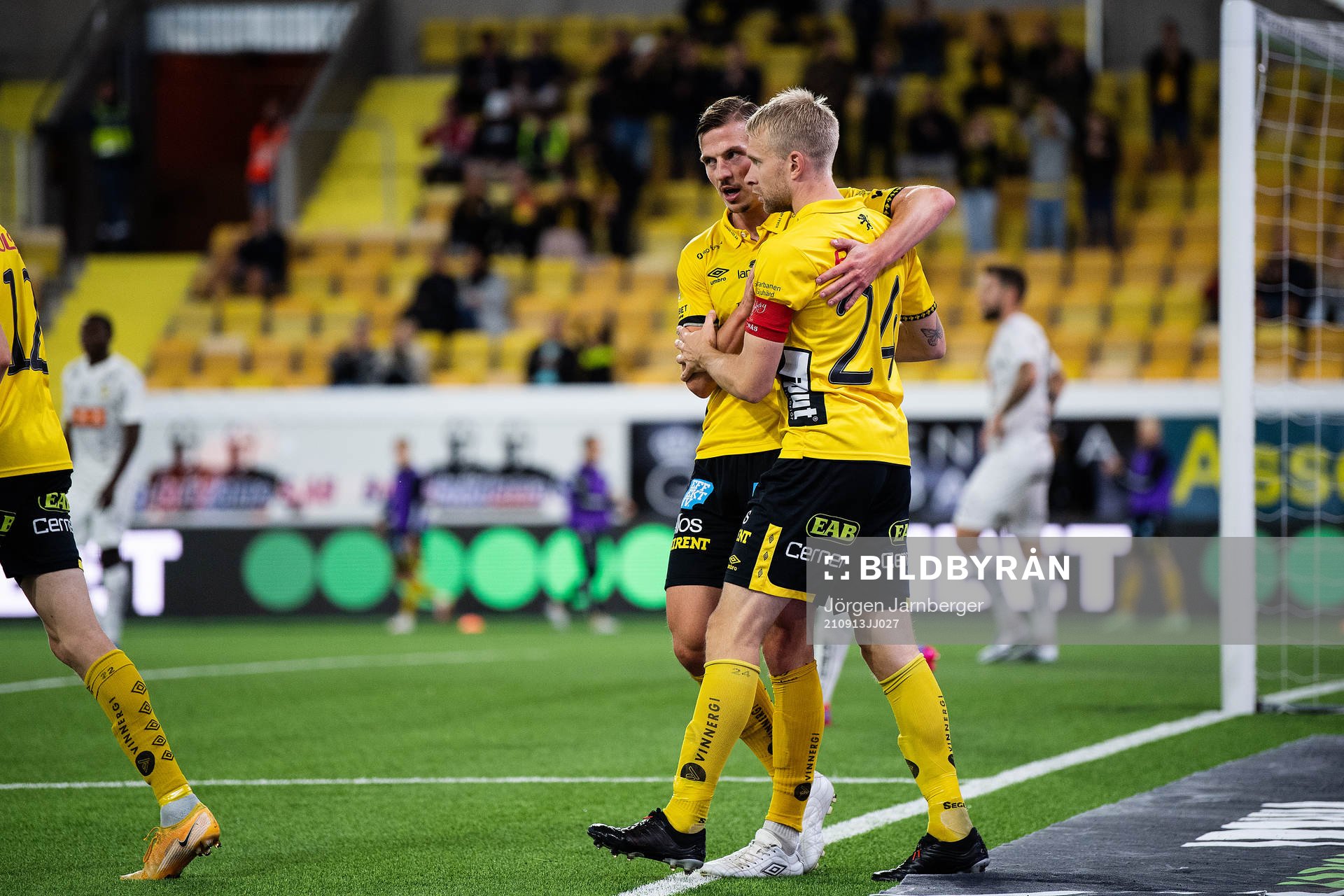 Elfsborgs Johan Larsson och Simon Olsson jublar