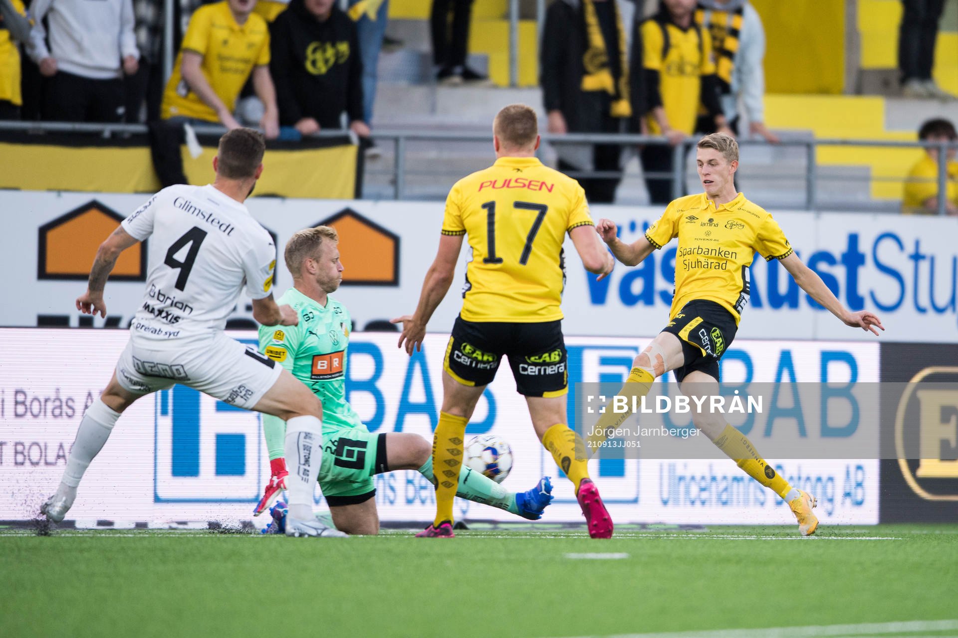 Elfsborgs Alexander Bernhadsson och Häckens målvakt Peter