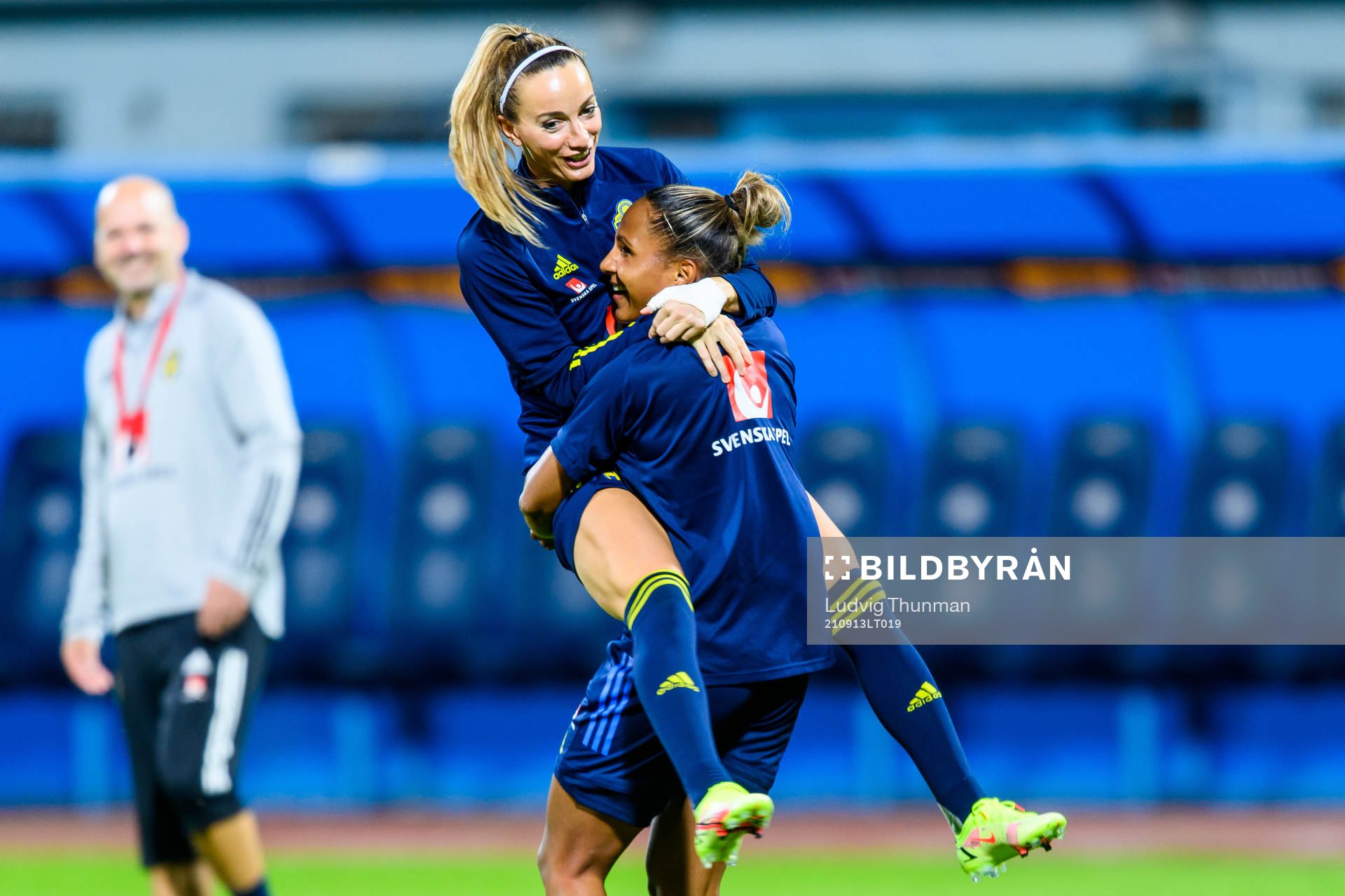Kosovare Asllani and Madelen Janogy of the Swedish women's