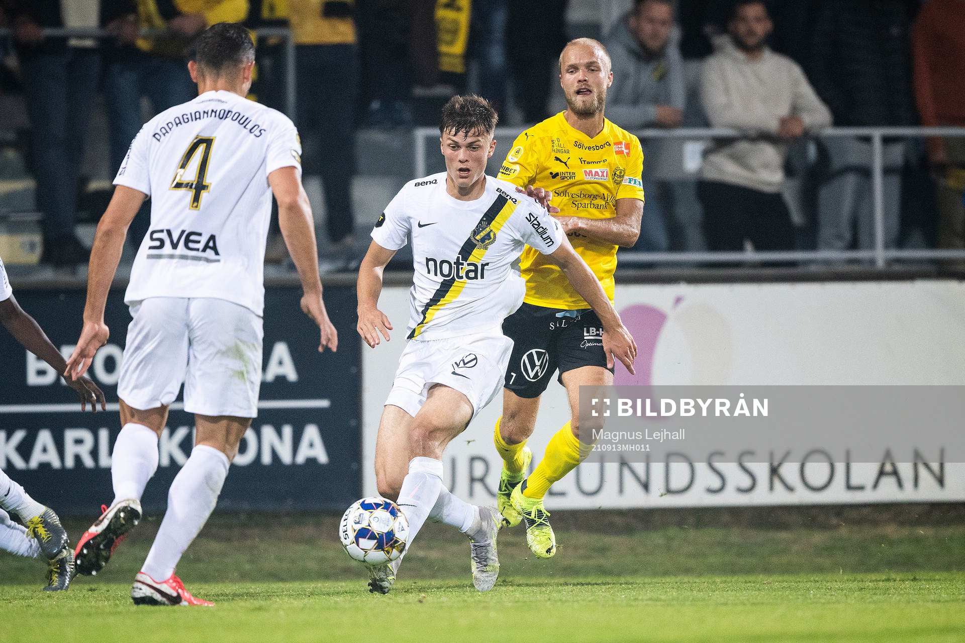 s Erik Ring och Mjällbys Viktor Gustafson
