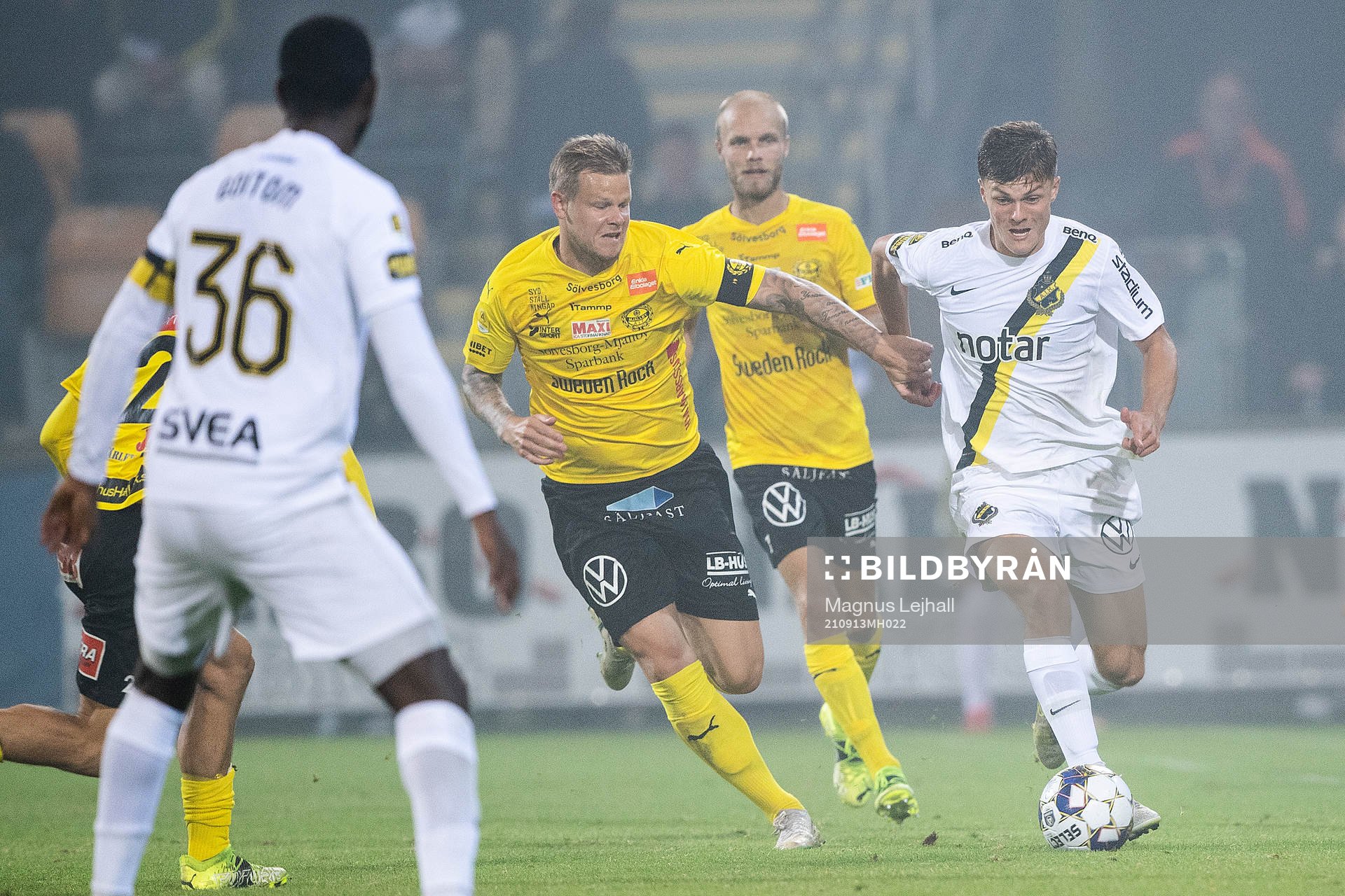 s Erik Ring mot Mjällbys David Löfquist och Viktor