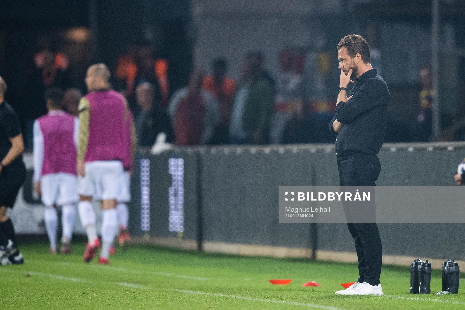 s tränare Bartosz Grzelak deppar
