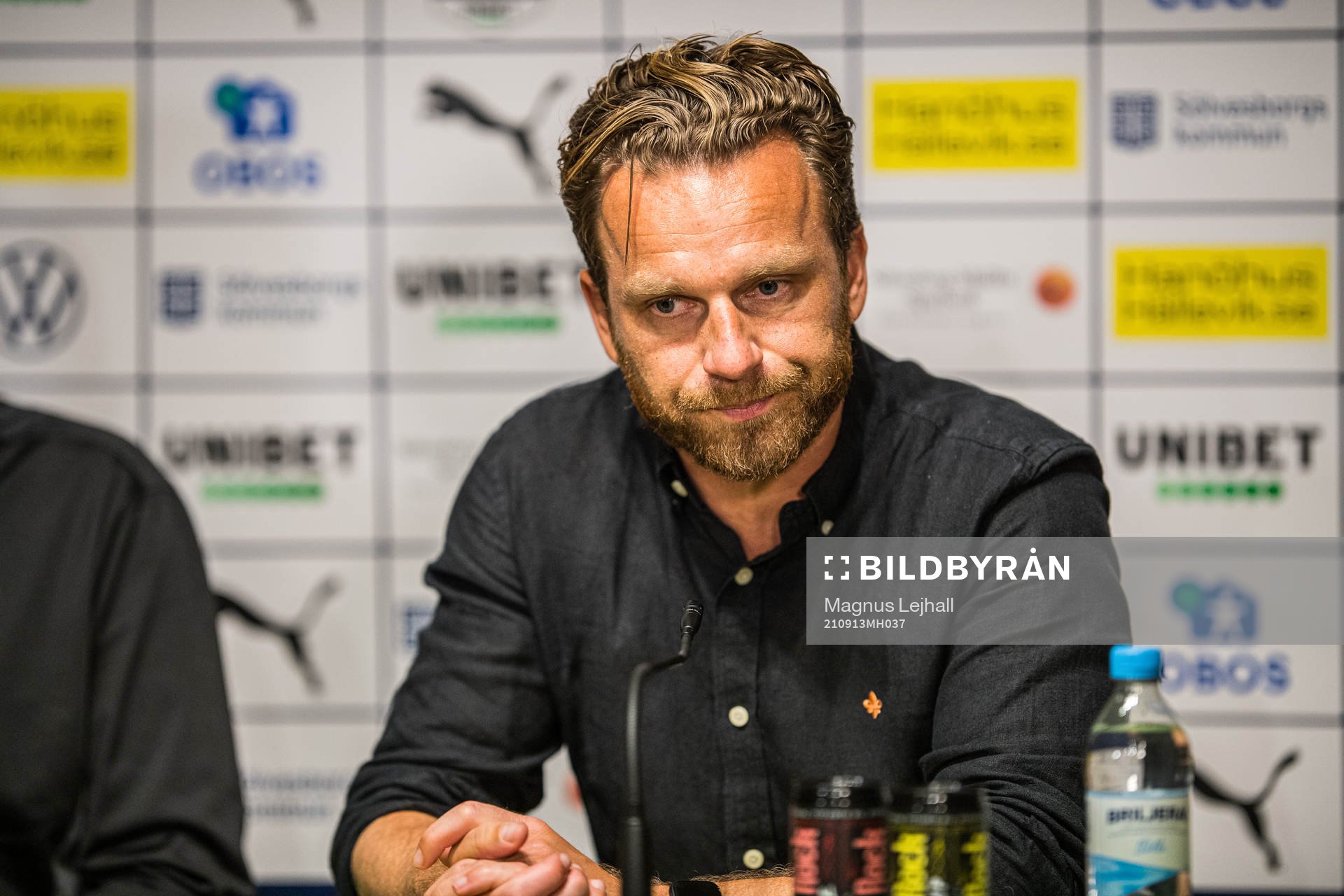 s tränare Bartosz Grzelak deppar