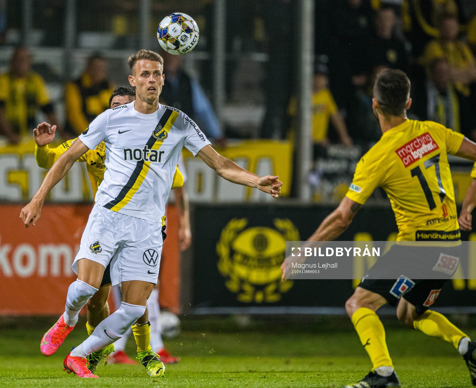 s Bojan Radulovic 0ch Mjällbys Carlos Moros Gracia