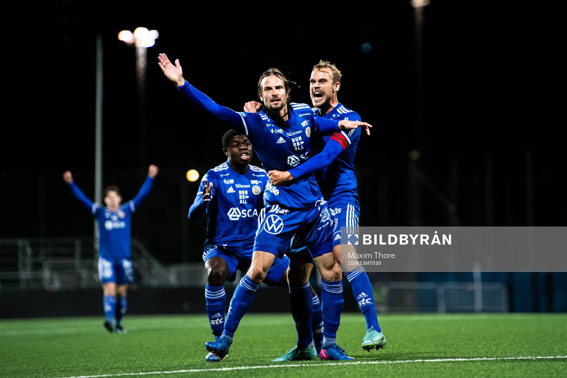 Sundsvalls Linus Hallenius och Pontus Engblom jublar