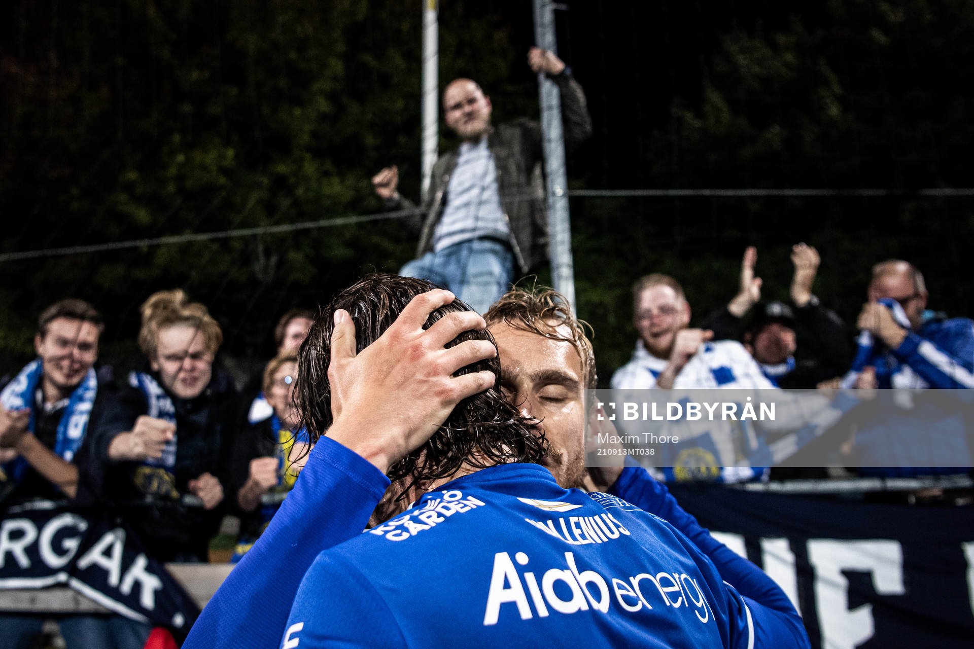 Sundsvalls Pontus Engblom och Linus Hallenius jublar