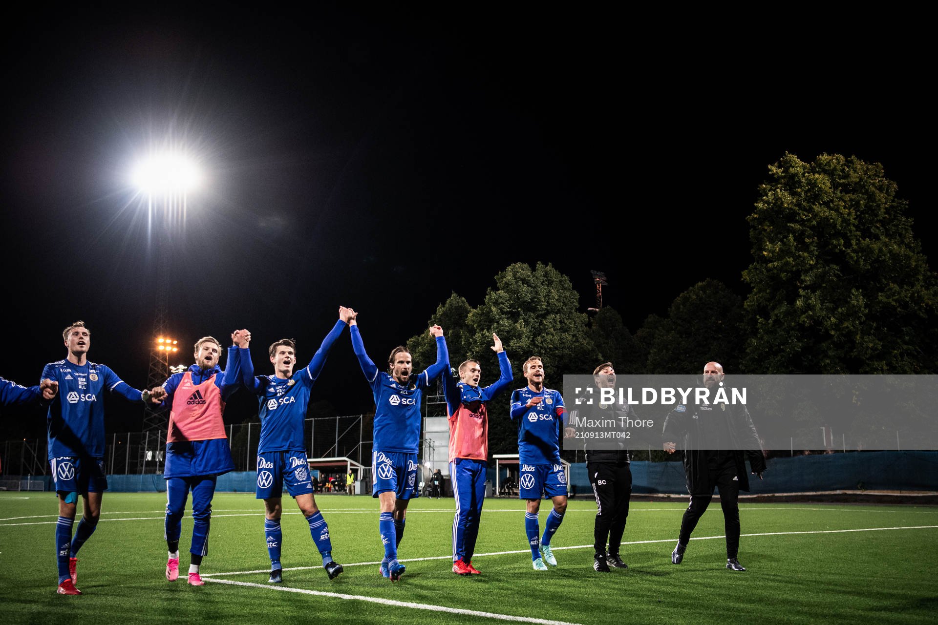 Sundsvalls spelare jublar efter fotbollsmatchen i Superettan mellan Vasalund och GIF Sundsvall den 13 september 2021 i Stockholm. 