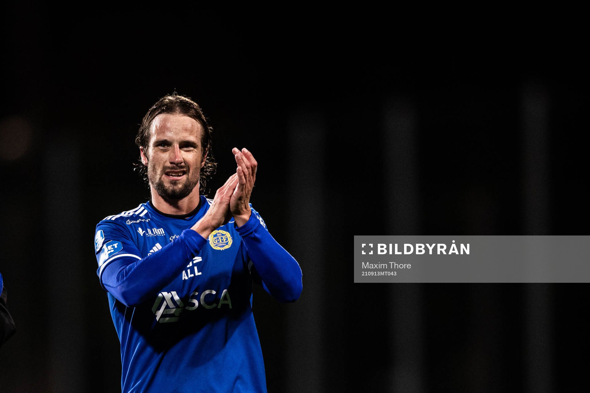 Sundsvalls Linus Hallenius jublar efter fotbollsmatchen i Superettan mellan Vasalund och GIF Sundsvall den 13 september 2021 i Stockholm.