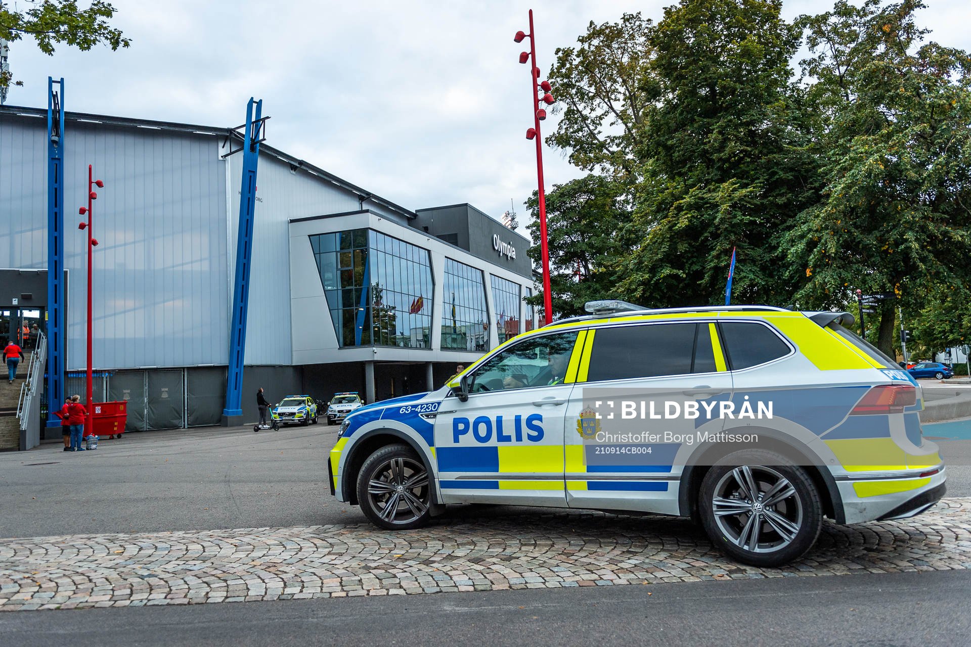 Polisbil utanför Olympia