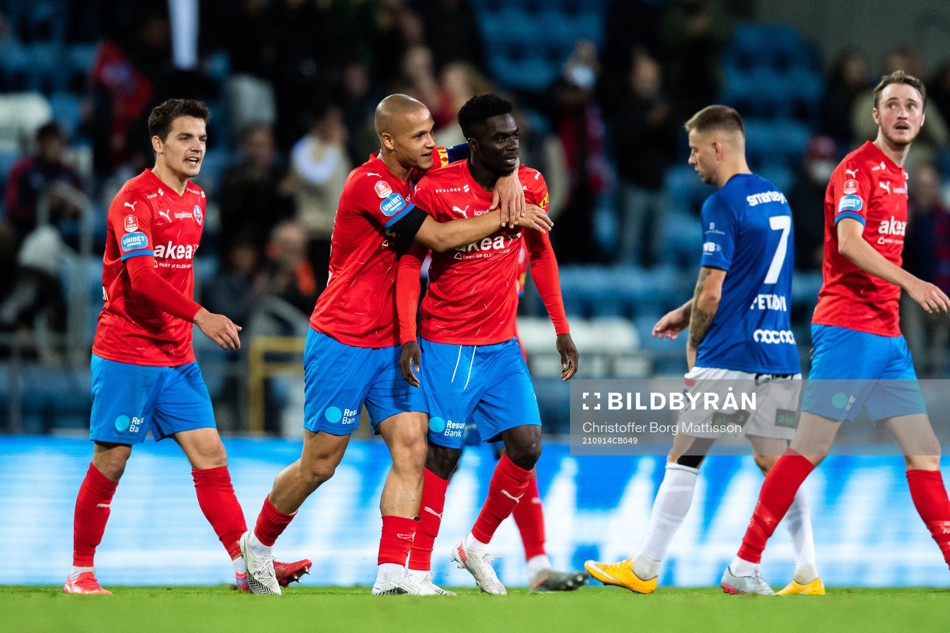 Helsingborgs Benjamin Acquah jublar med lagkamrater