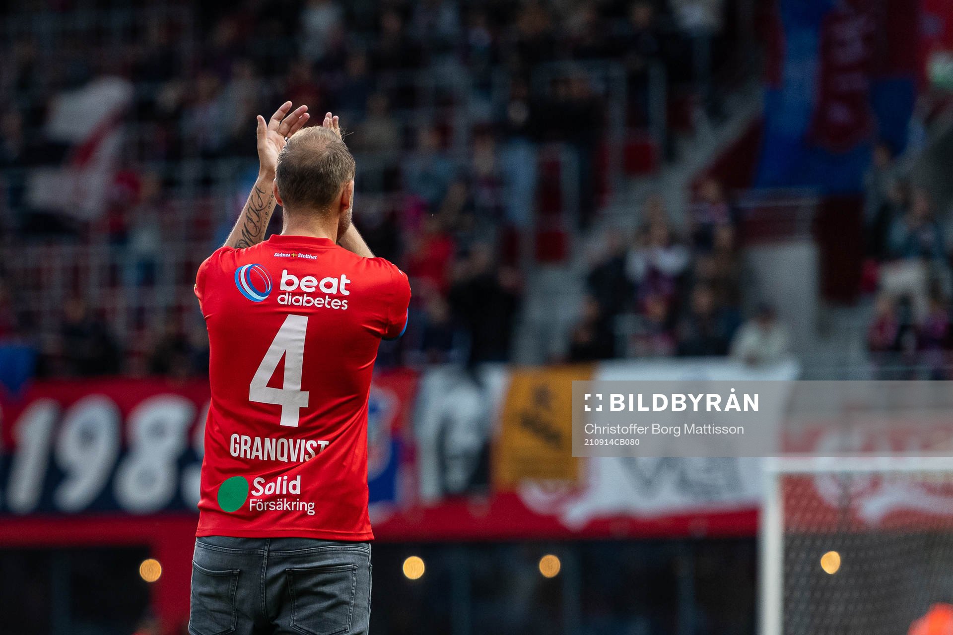 Helsingborgs sportchef Andreas Granqvist tackas av