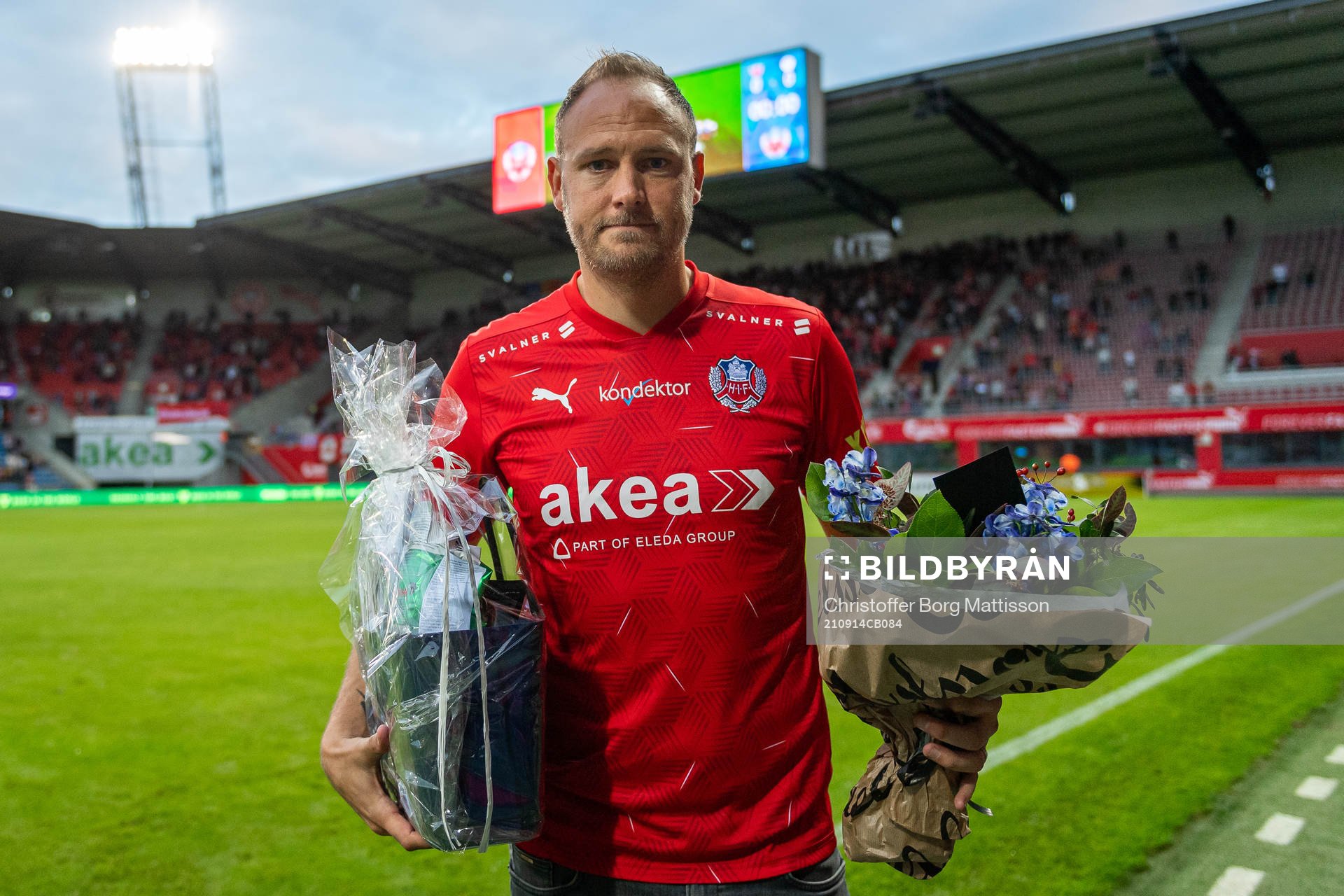 Helsingborgs sportchef Andreas Granqvist tackas av