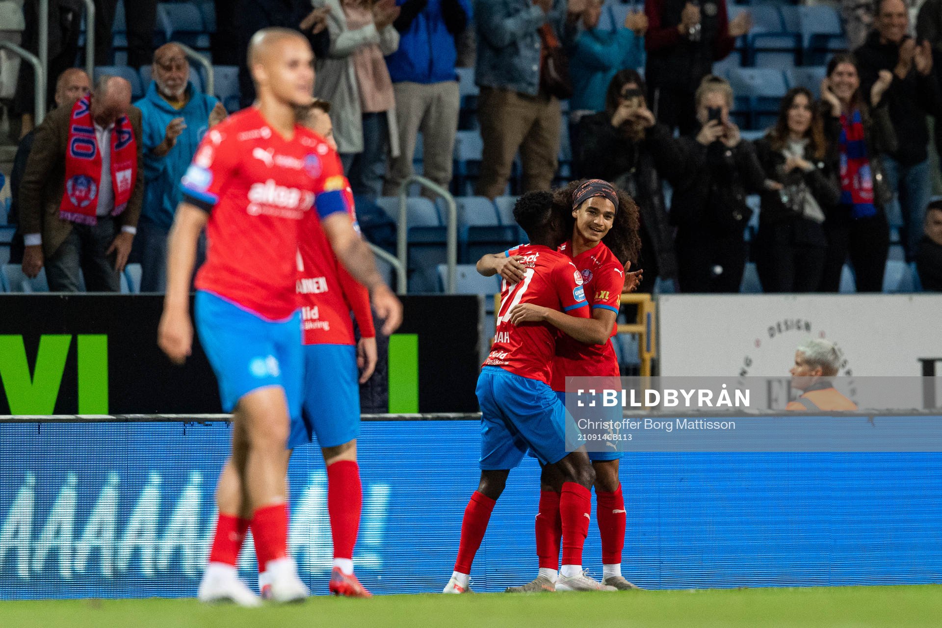 Helsingborgs Benjamin Acquah och Adam Kaied jublar