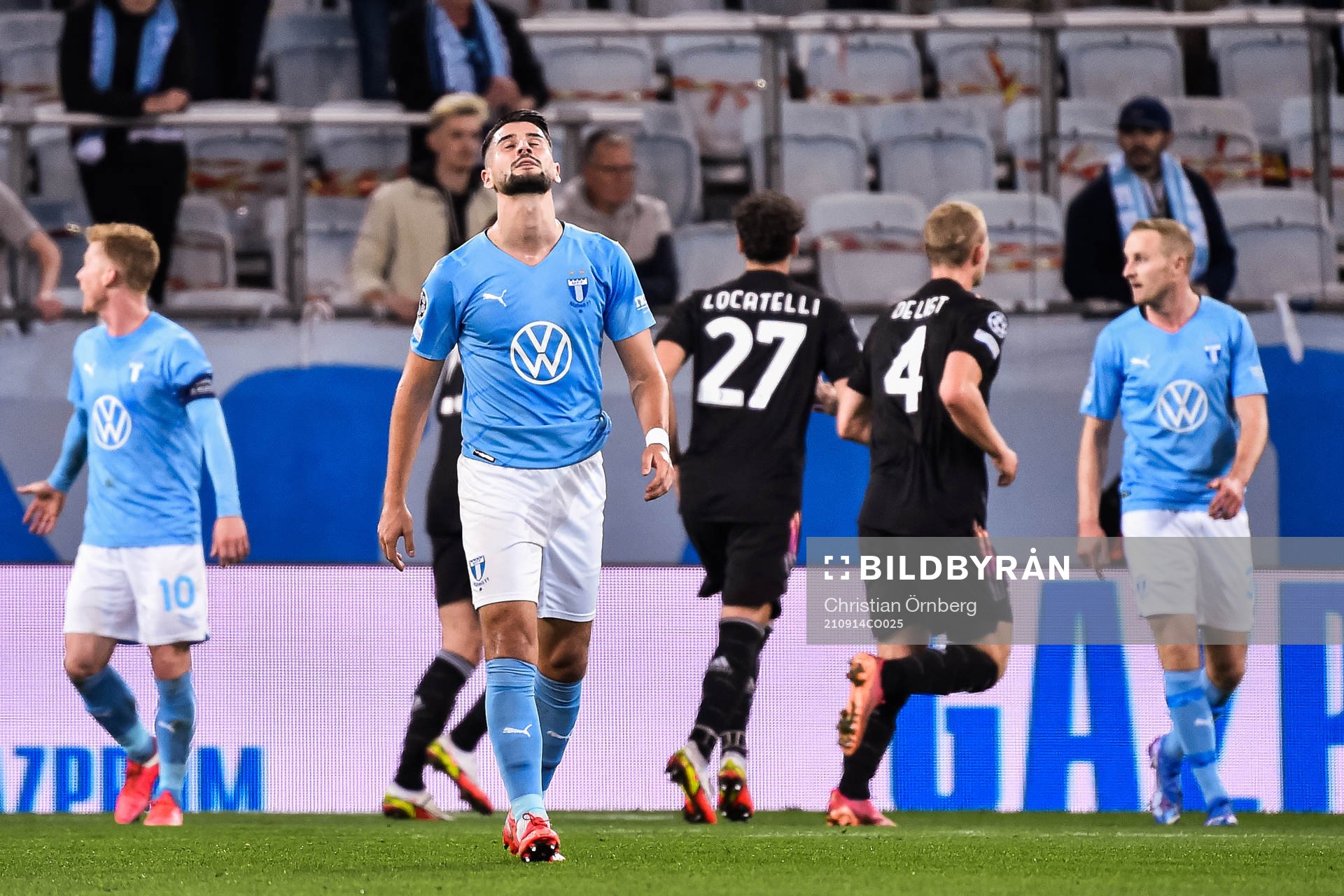 Antonio Colak of Malmö FF looks dejected