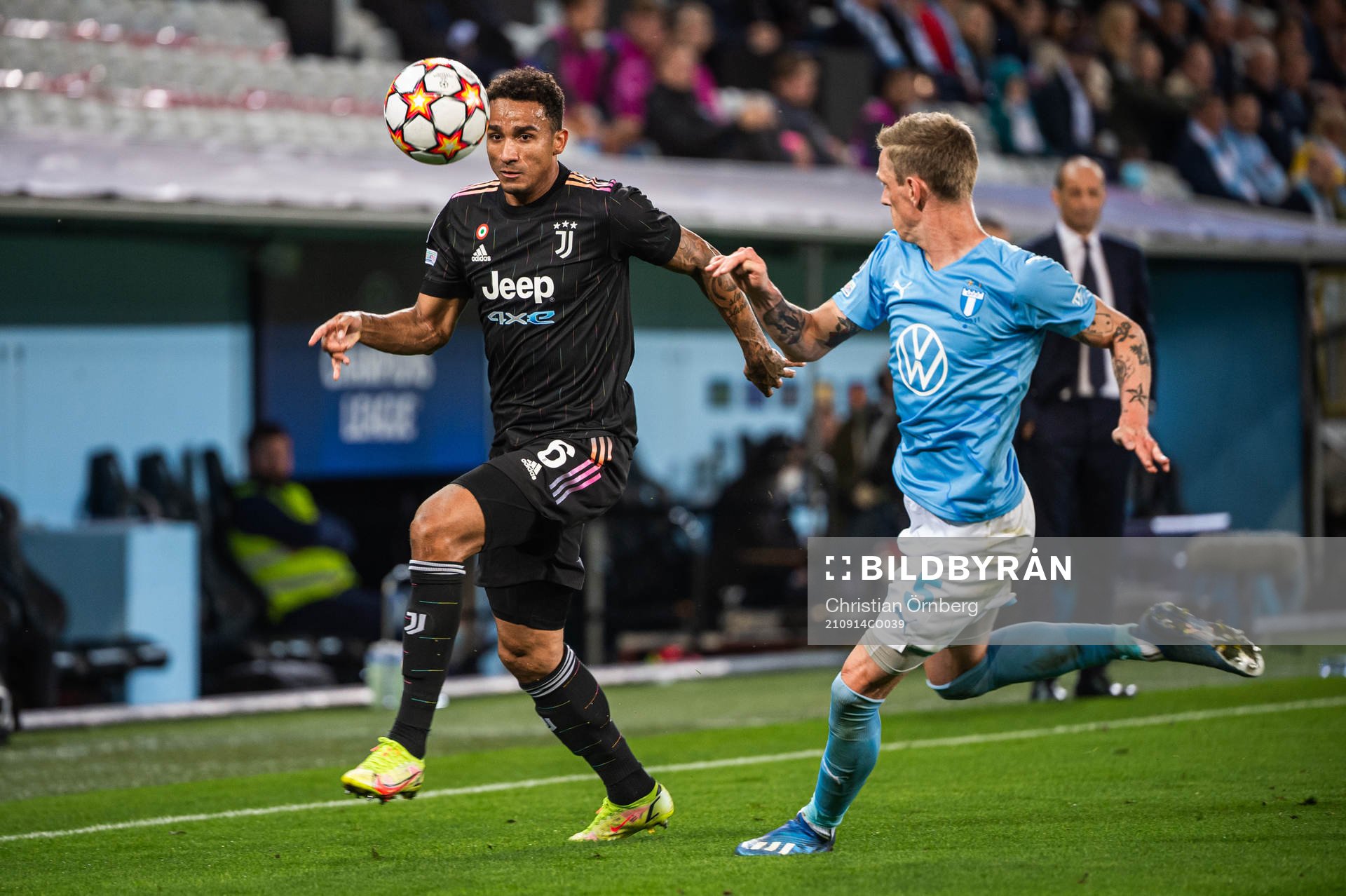 Luiz Da Silva Danilo of Juventus and Sören Rieks of Malmö