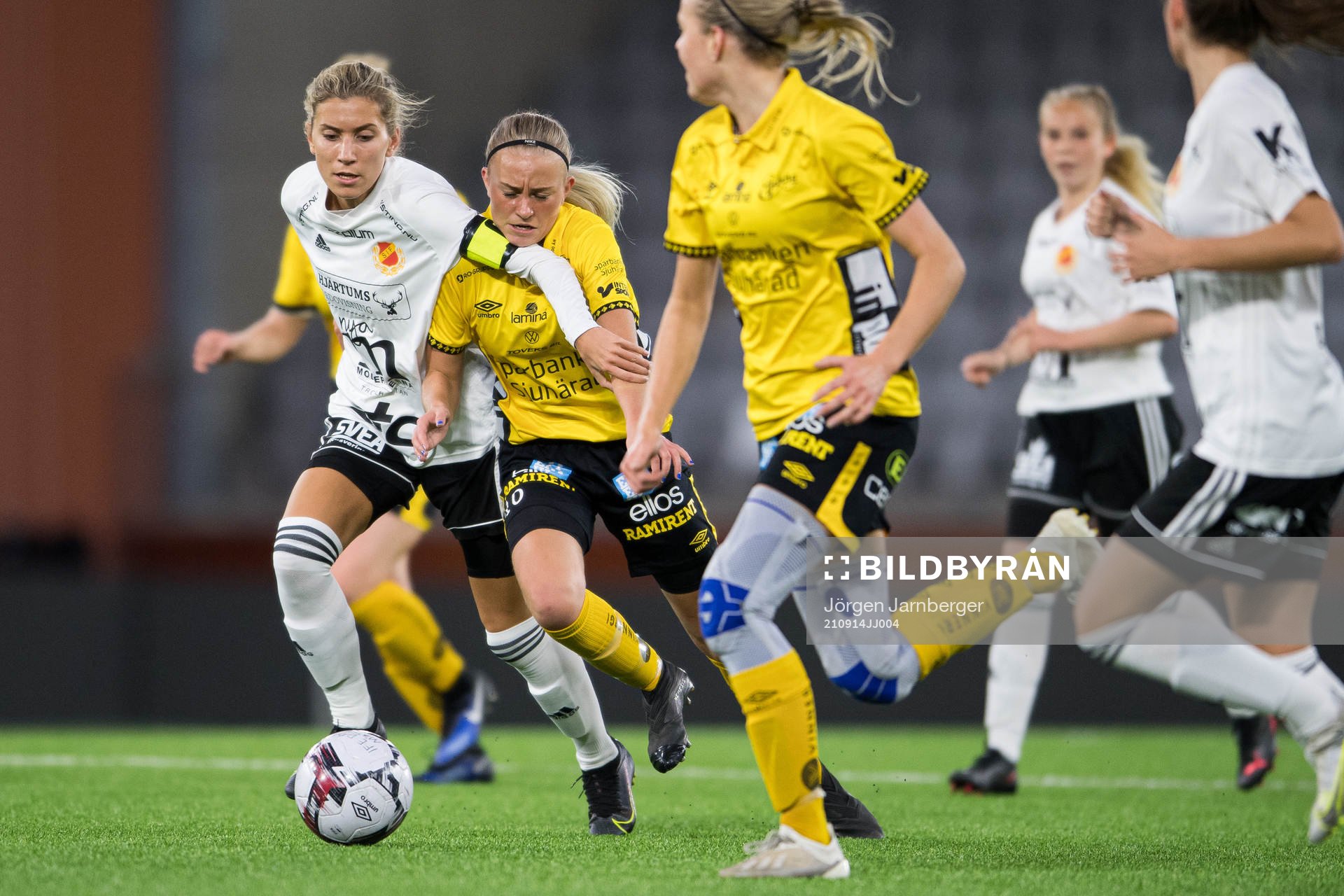 Skoftebyns Elsa Bjurström och Elfsborgs Matilda Ståhlbom
