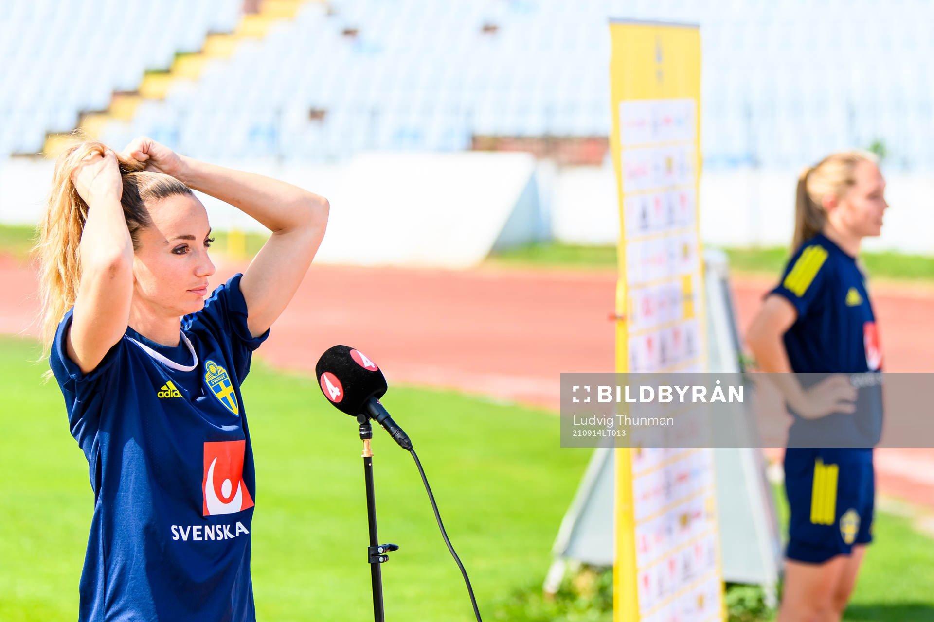 Kosovare Asllani and Elin Rubensson of the Swedish women's