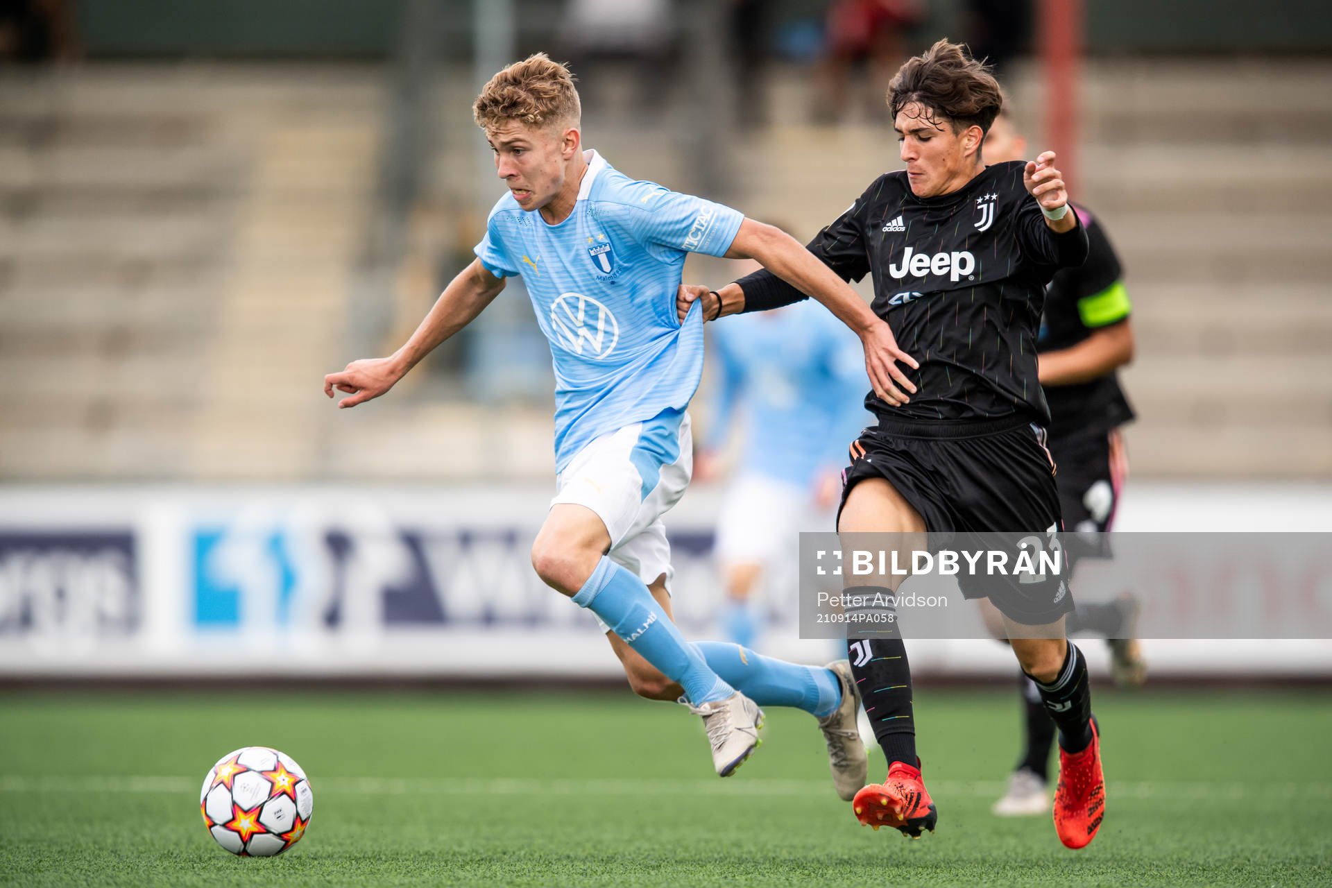 Hugo Bolin of Malmö FF and Nicolo Ledonne of Juventus