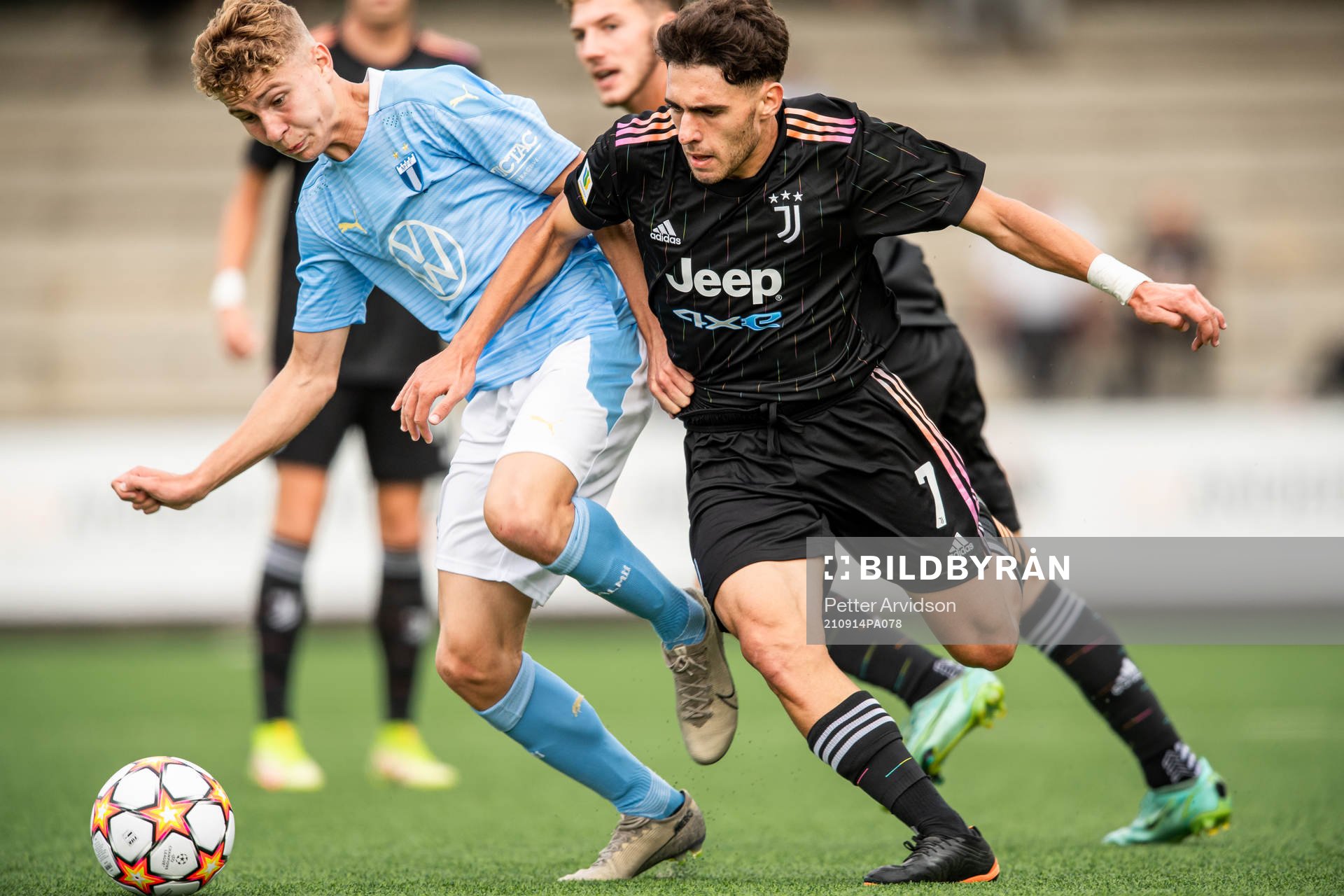 Hugo Bolin of Malmö FF and Luis Hasa of Juventus
