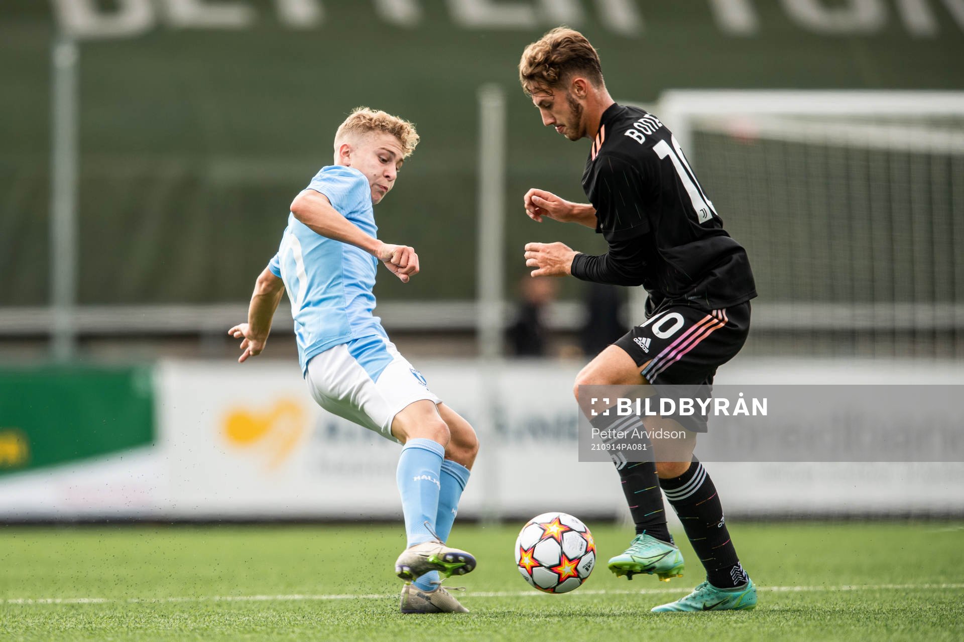 Hugo Bolin of Malmö FF and Andrea Bonetti of Juventus