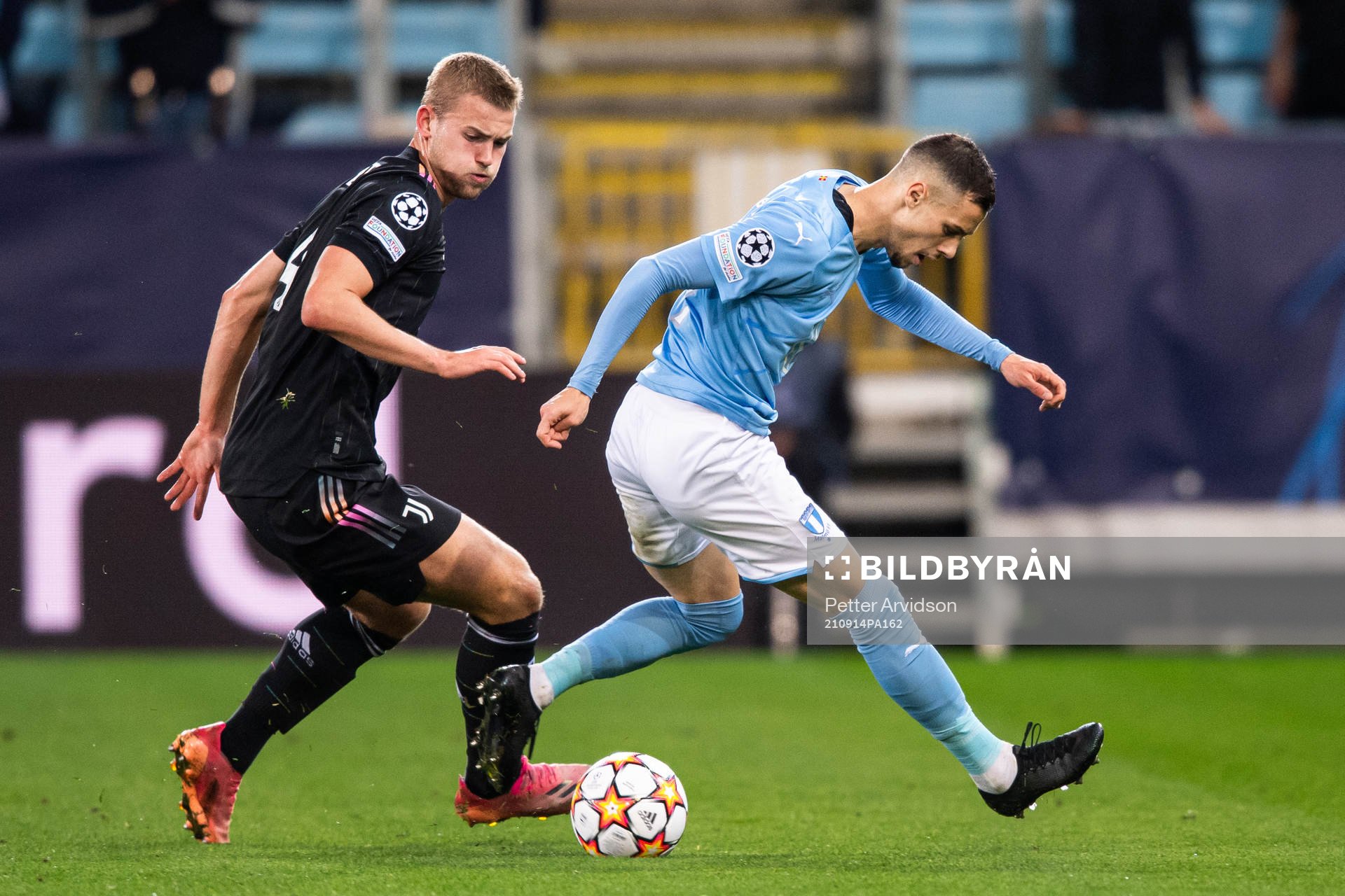 Matthijs De Ligt of Juventus and Veljko Birmancevic of
