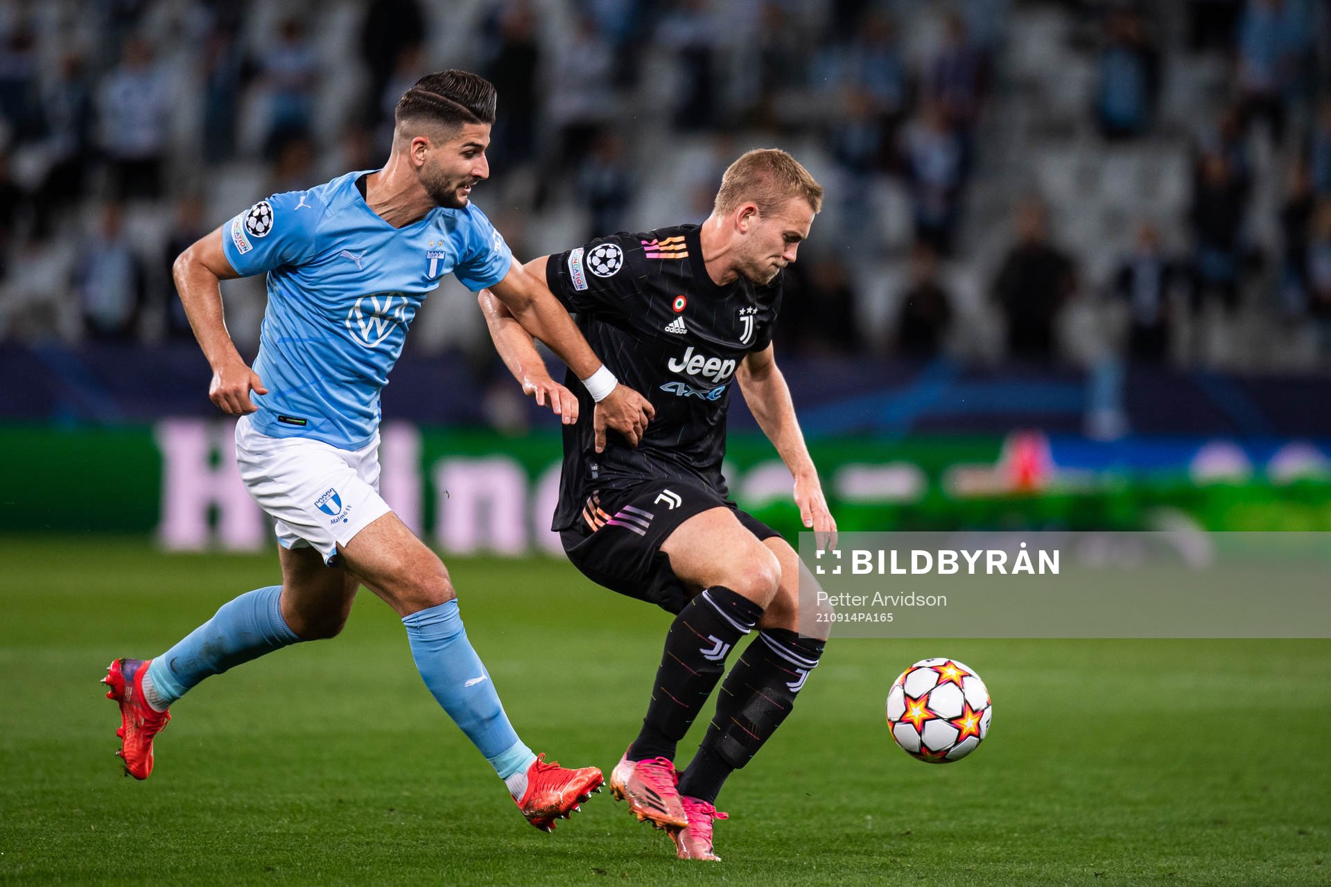 Antonio Colak of Malmö FF and Matthijs De Ligt of Juventus