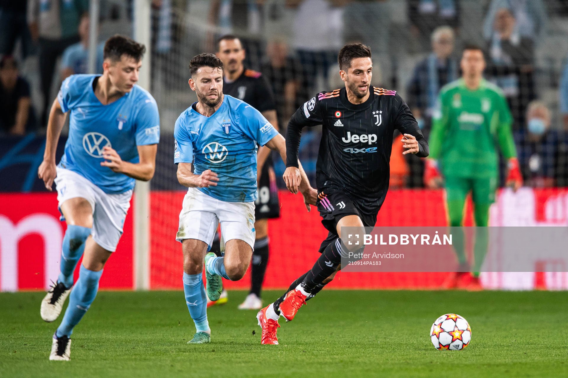 Erdal Rakip of Malmö FF and Rodrigo Bentancur of Juventus