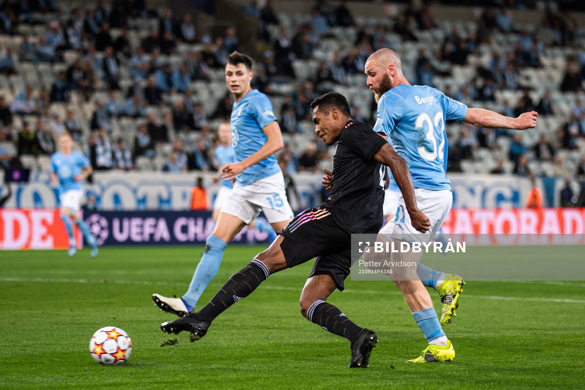 Alex Sandro of Juventus and Jo Inge Berget of Malmö FF