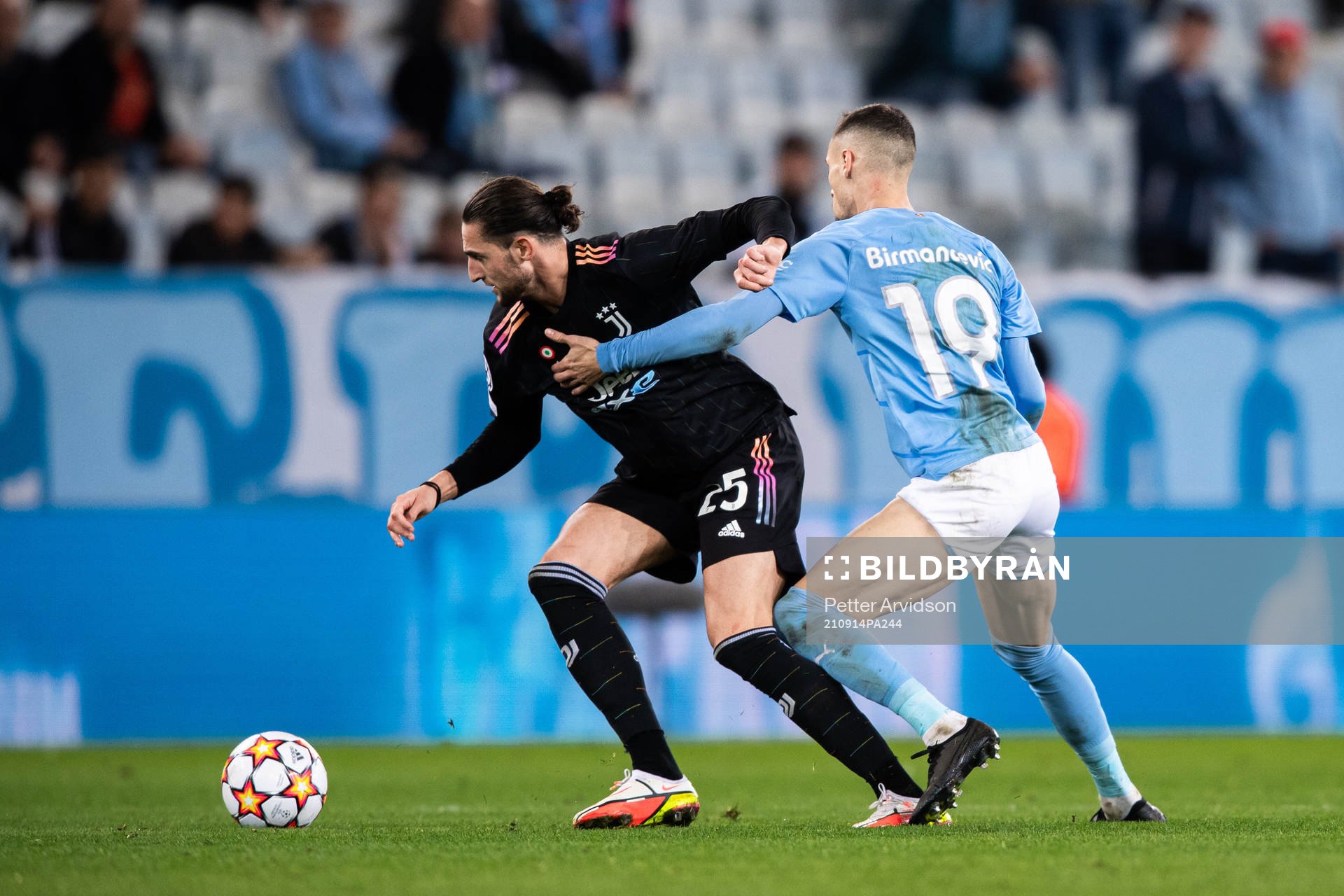 Adrien Rabiot of Juventus and Veljko Birmancevic of Malmö